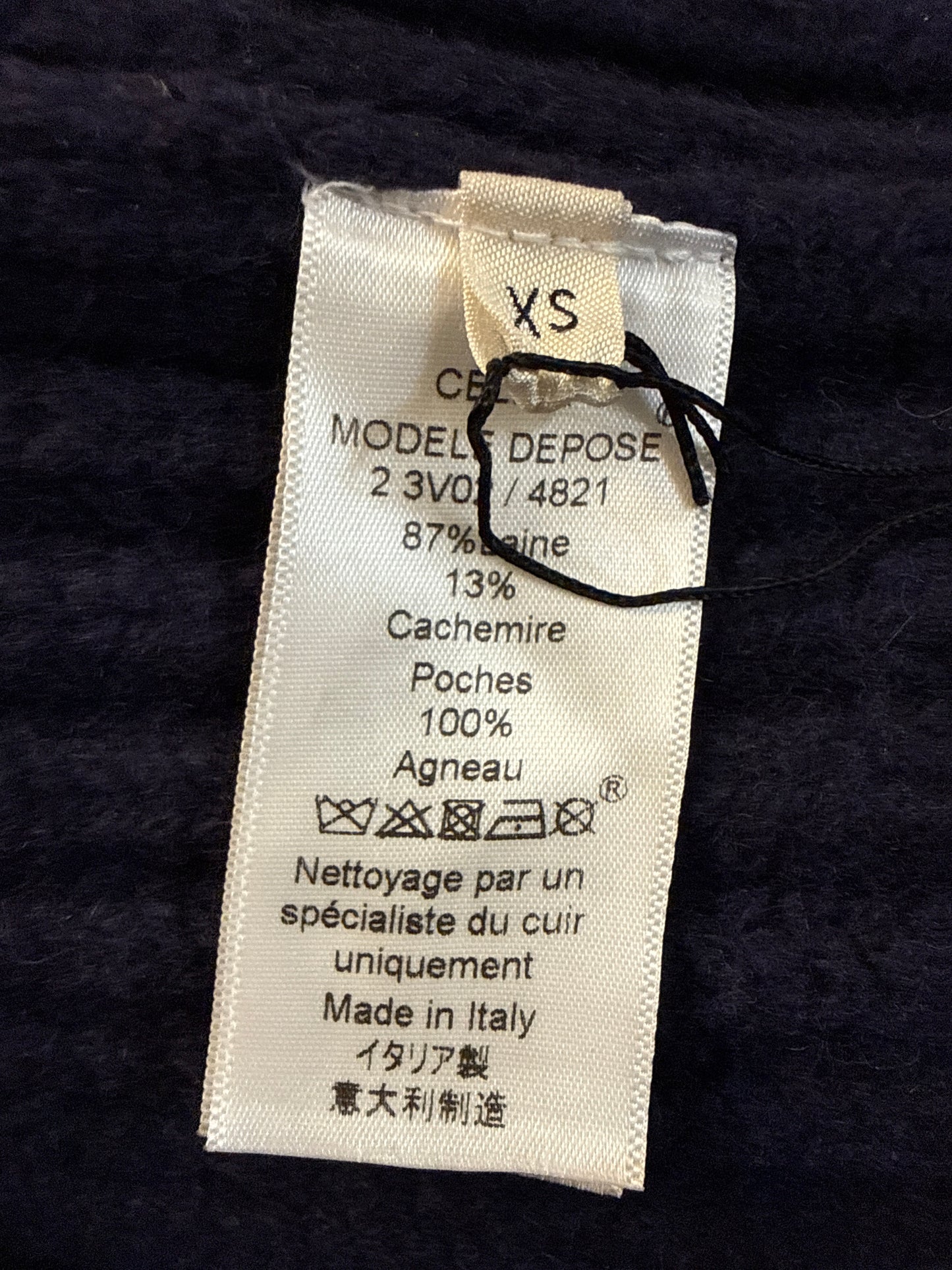 Céline  Caban in Maglia e Pelle