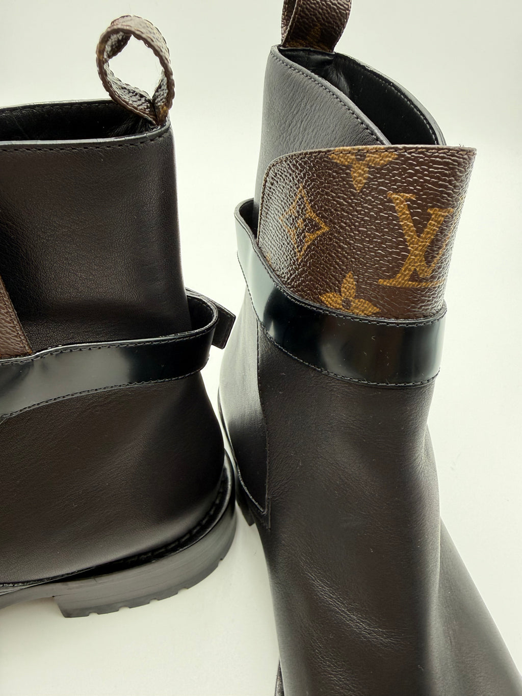 Louis Vuitton Stivaletti Discovery Flat Neri