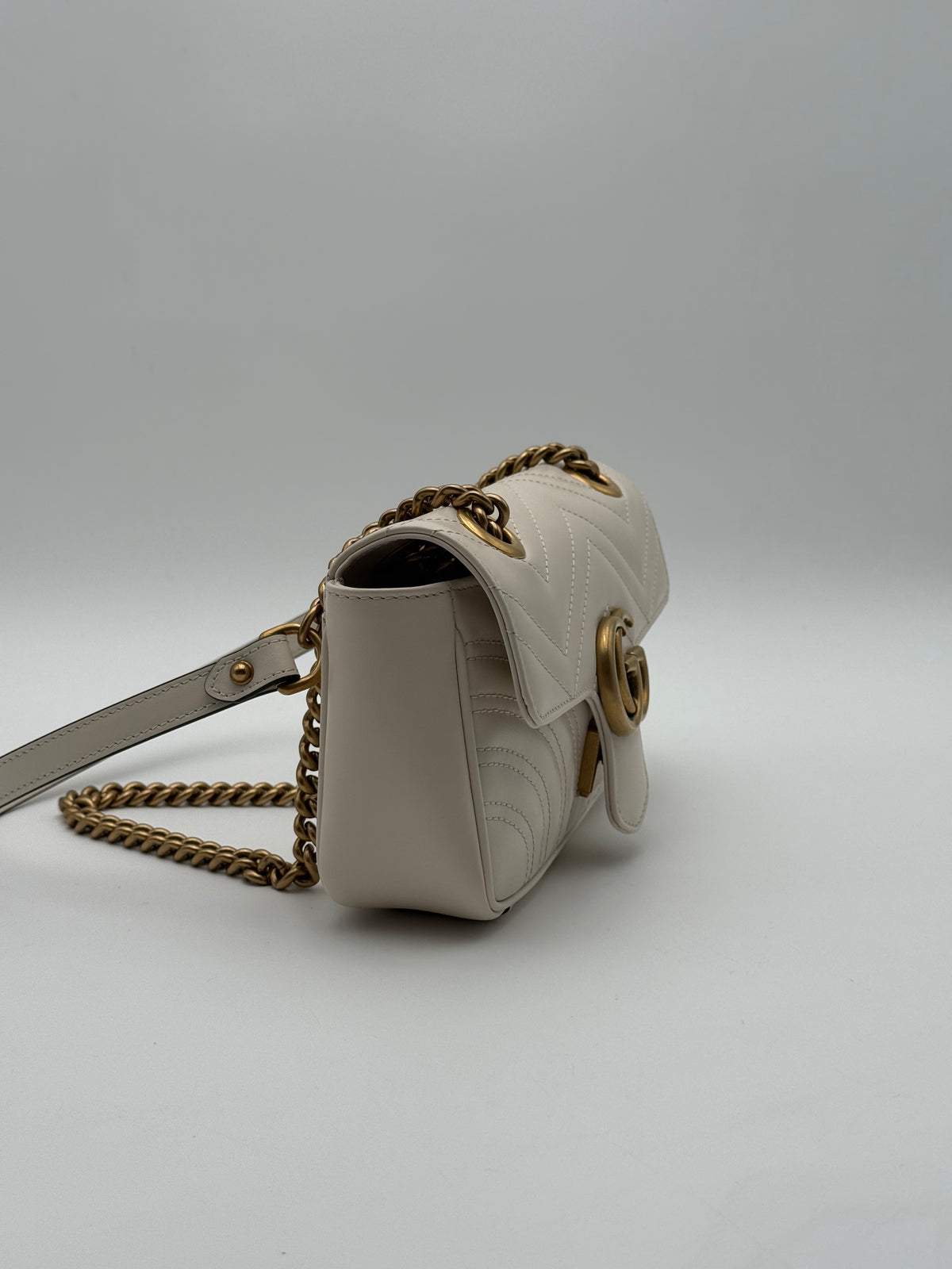 Borsa a Tracolla Gucci Marmont in Pelle Matelassè Small -Bianco Panna