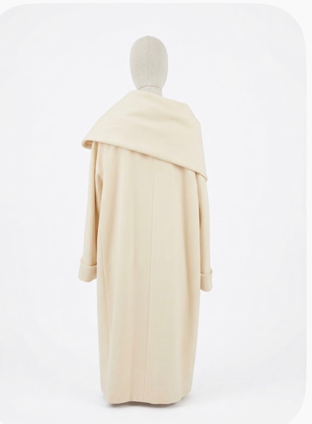 Cappotto Couture  Salvatore Ferragamo  Creations in Lana Panna con Maxi collo a Sciarpa e bottoni Gioiello