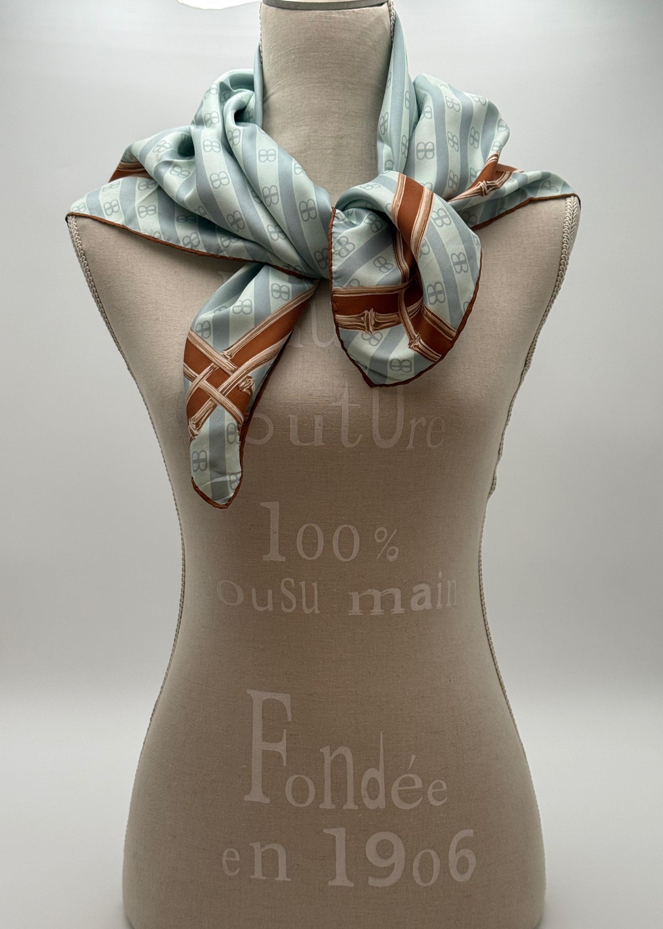 Balenciaga Foulard Vintage in Seta con Motivo Bambù e Monogram - Mercatino di Ninni