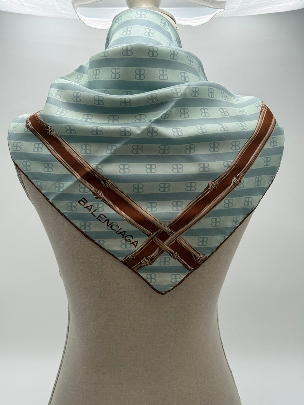 Balenciaga Foulard Vintage in Seta con Motivo Bambù e Monogram - Mercatino di Ninni