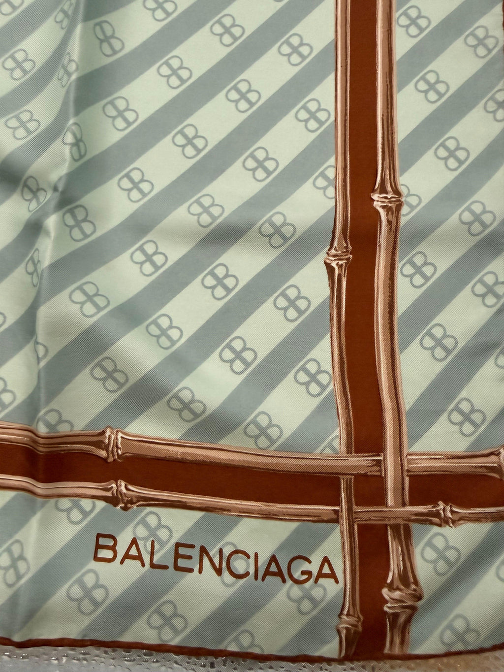 Balenciaga Foulard Vintage in Seta con Motivo Bambù e Monogram - Mercatino di Ninni