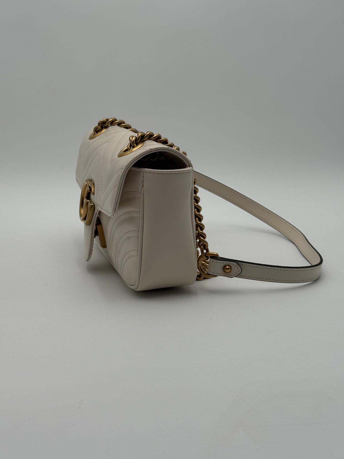 Borsa a Tracolla Gucci Marmont in Pelle Matelassè Small Bianco Panna