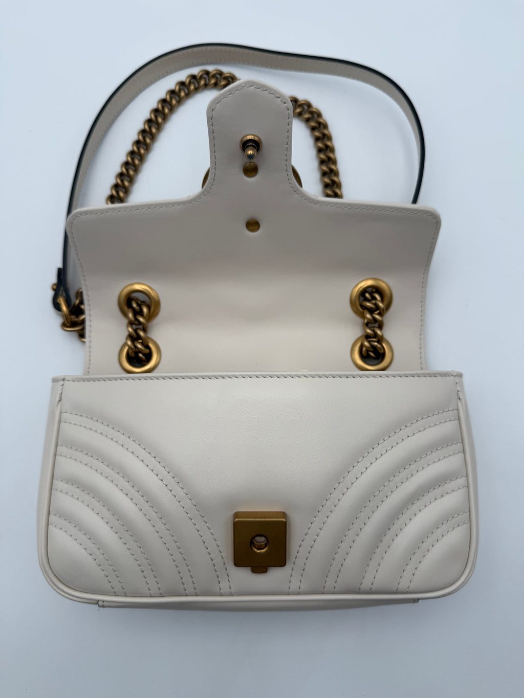 Borsa a Tracolla Gucci Marmont in Pelle Matelassè Small Bianco Panna