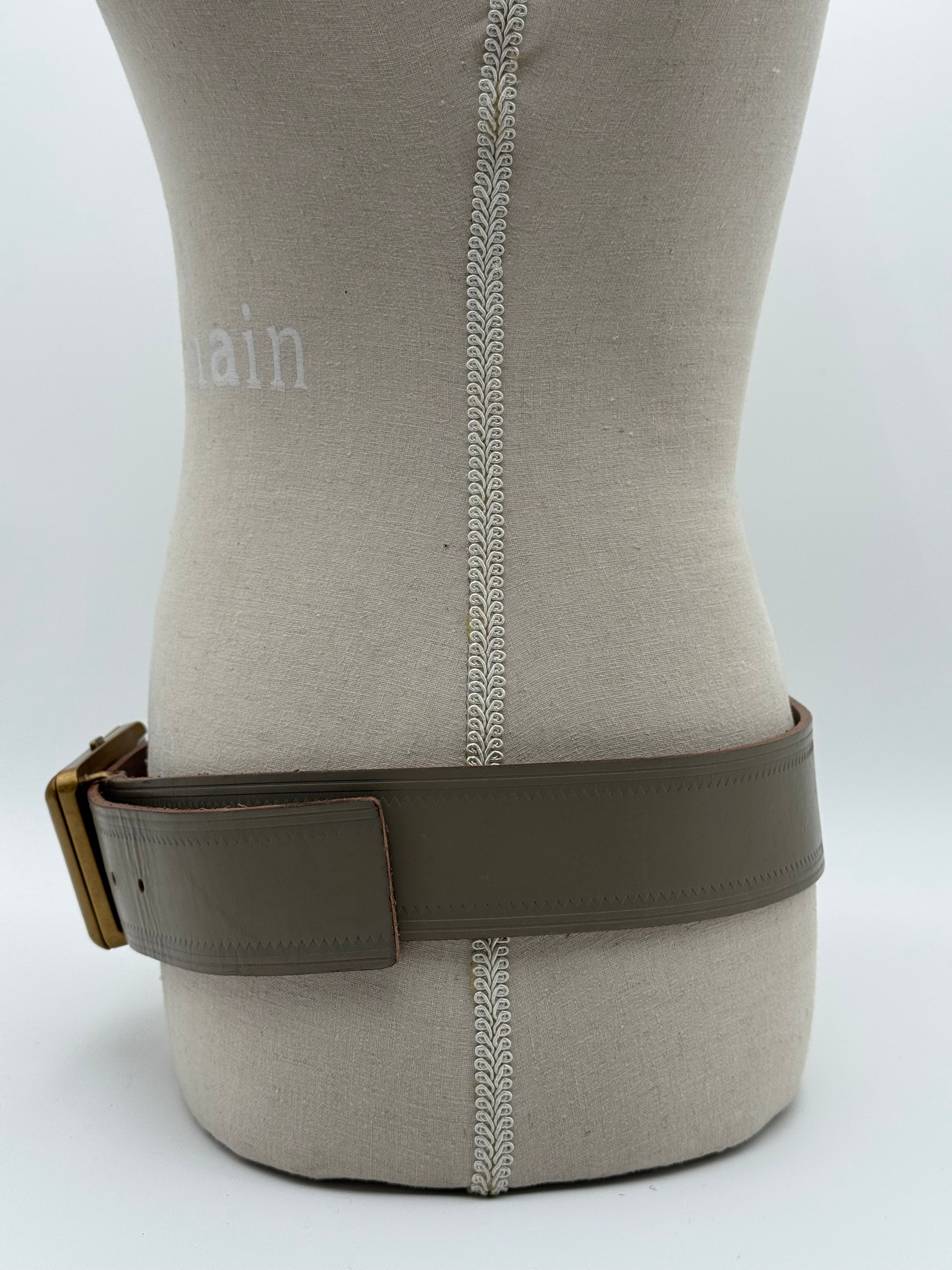 Bottega Veneta Cintura in Pelle Grigia e Fibbia Rettangolare in Metallo Dorato - Mercatino di Ninni