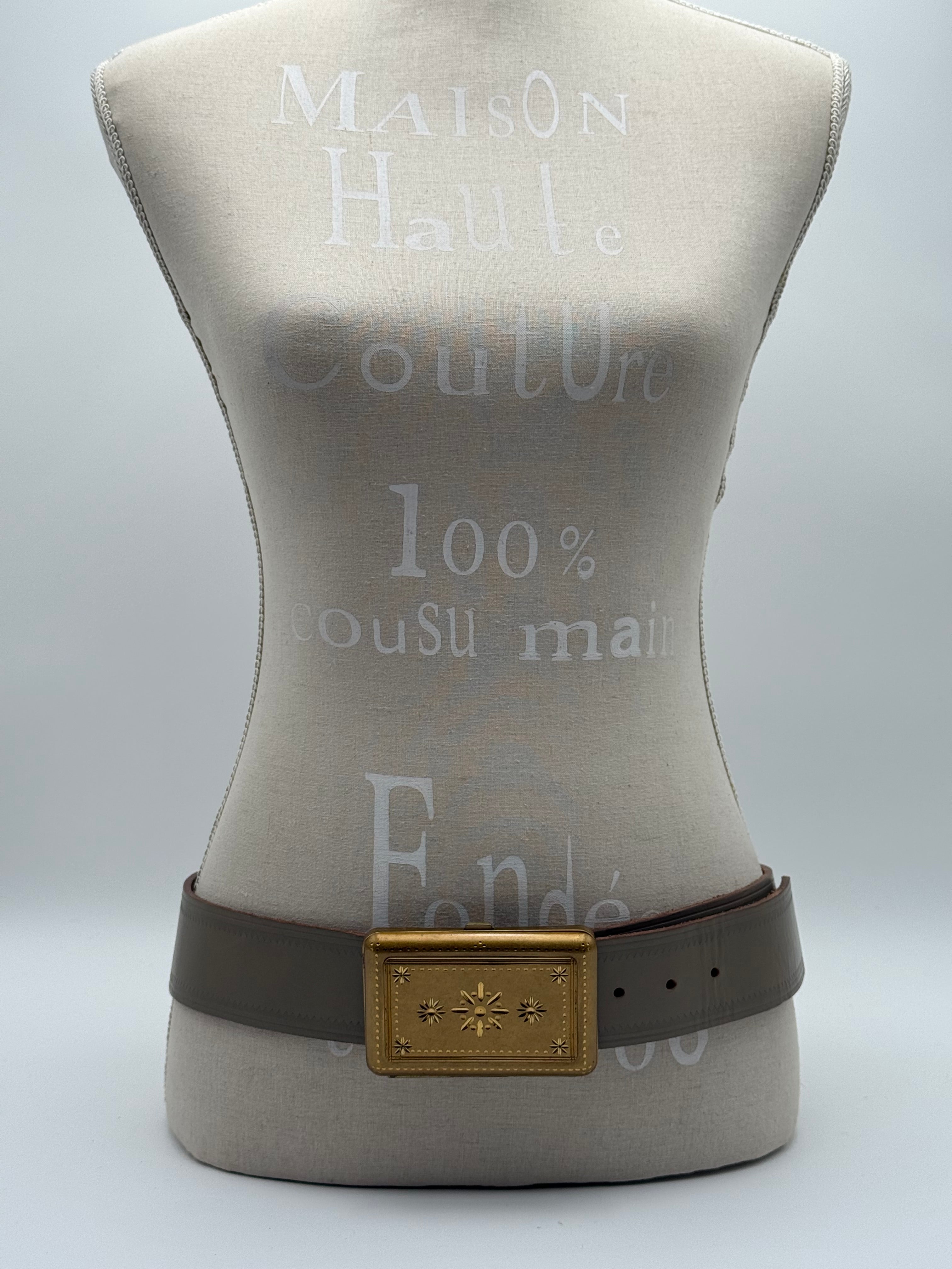 Bottega Veneta Cintura in Pelle Grigia e Fibbia Rettangolare in Metallo Dorato - Mercatino di Ninni