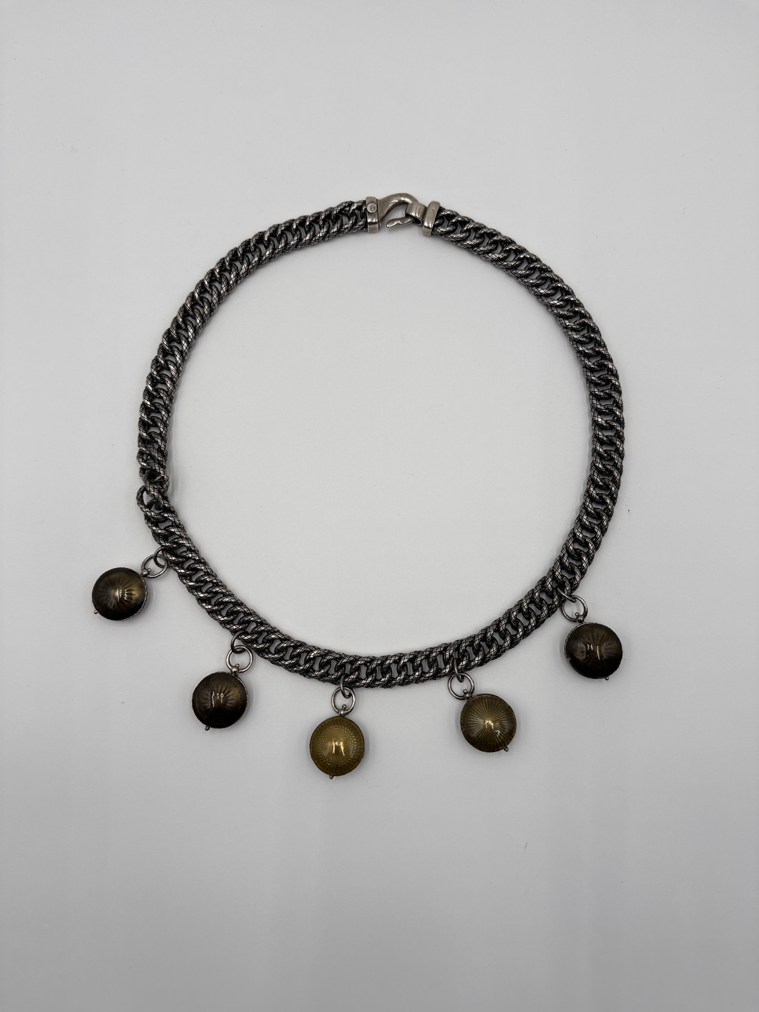 Bottega Veneta Collana in Argento Ossidato Intrecciato con Medaglioni Bottega Veneta