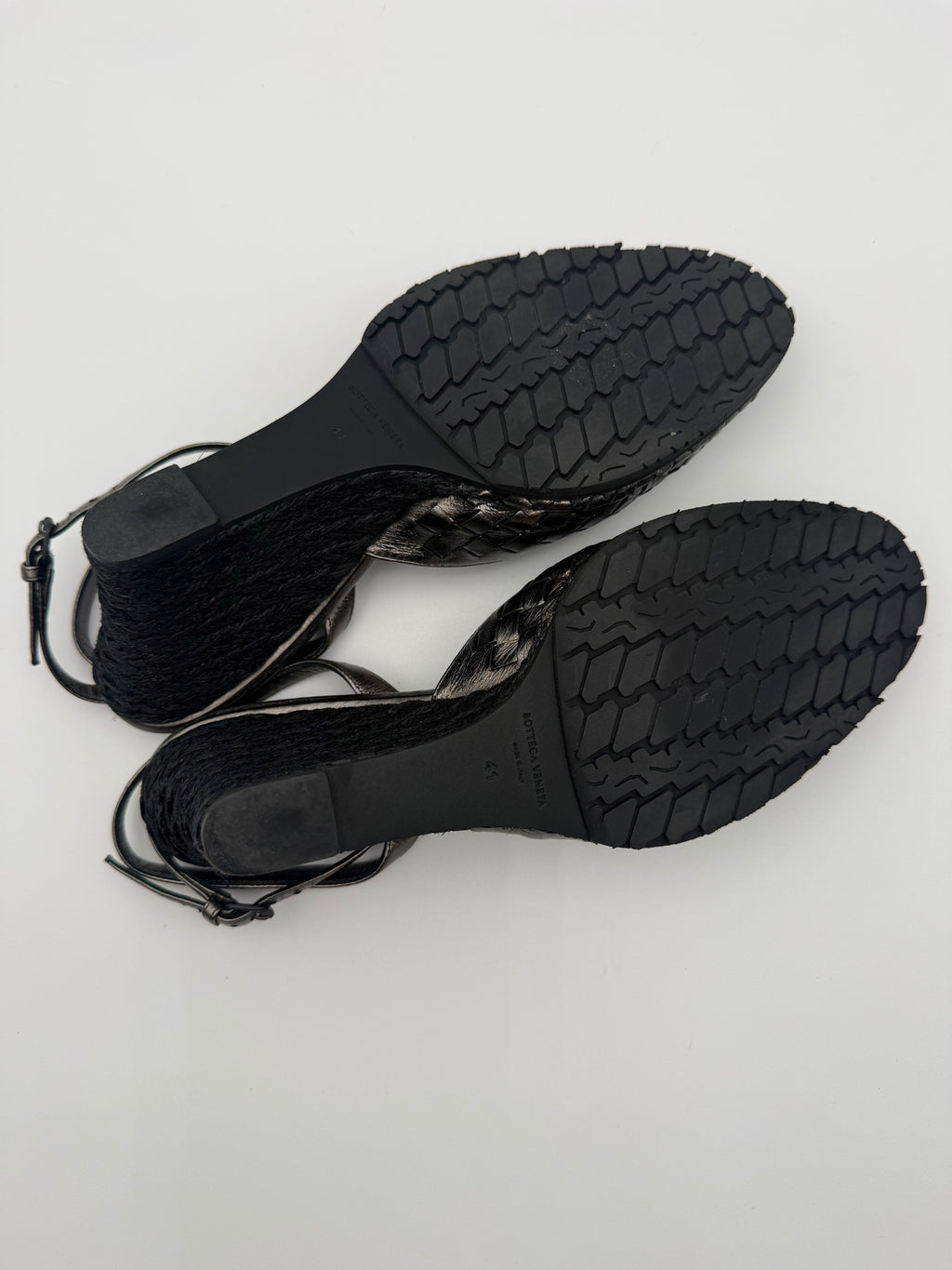 Bottega Veneta Sandali Zeppa in Pelle Intrecciata Grigio Canna di Fucile - Mercatino di Ninni