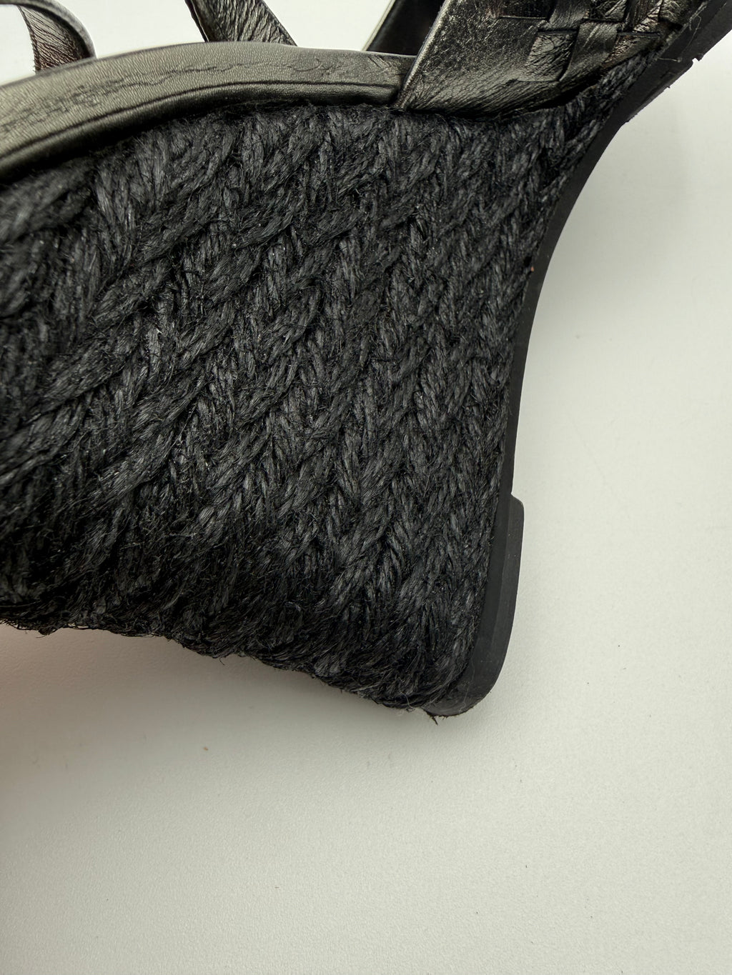 Bottega Veneta Sandali Zeppa in Pelle Intrecciata Grigio Canna di Fucile - Mercatino di Ninni
