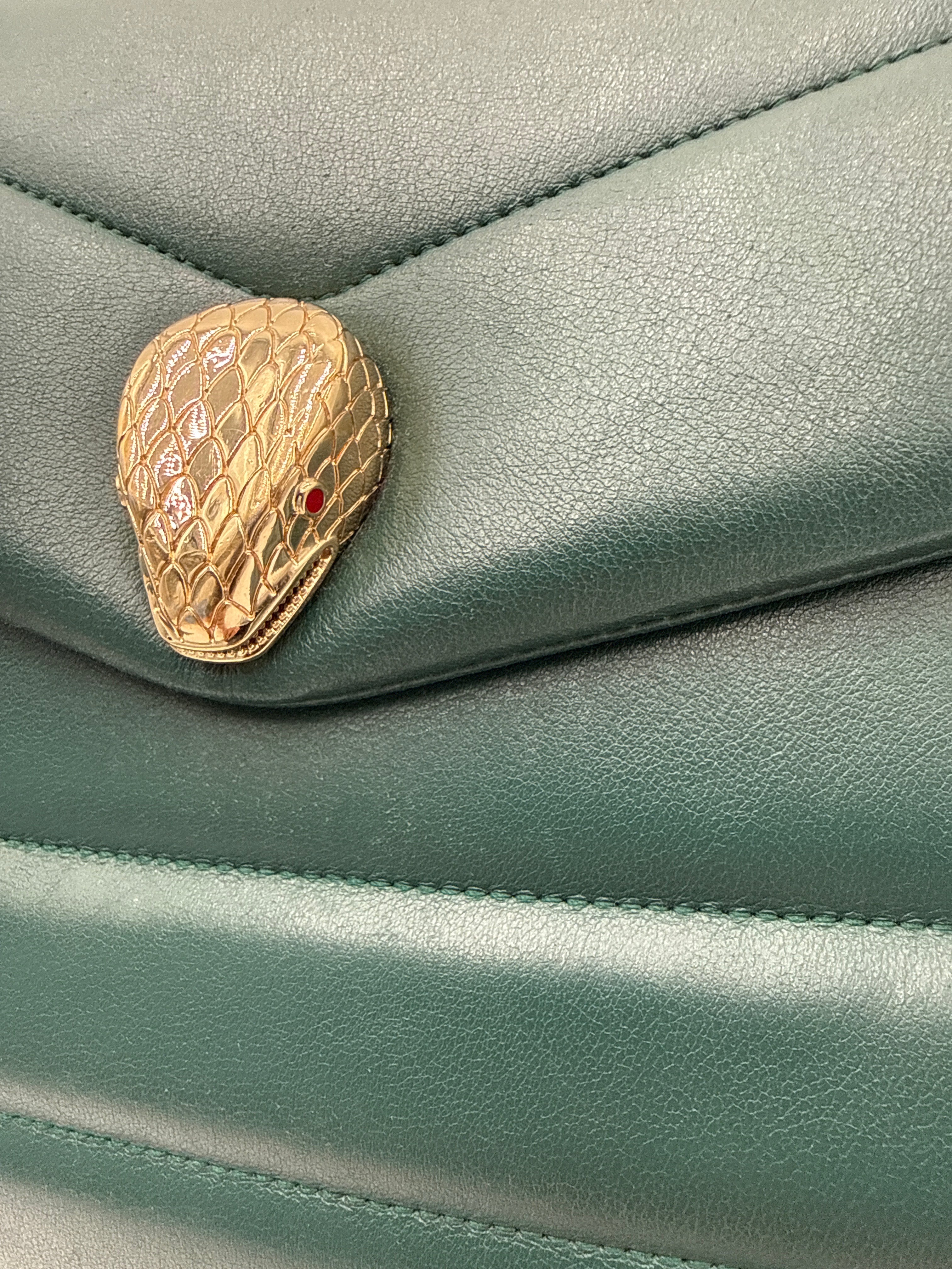 Bulgari Serpenti Reverse  Borsa in Pelle di Vitello Smeraldo Bulgari