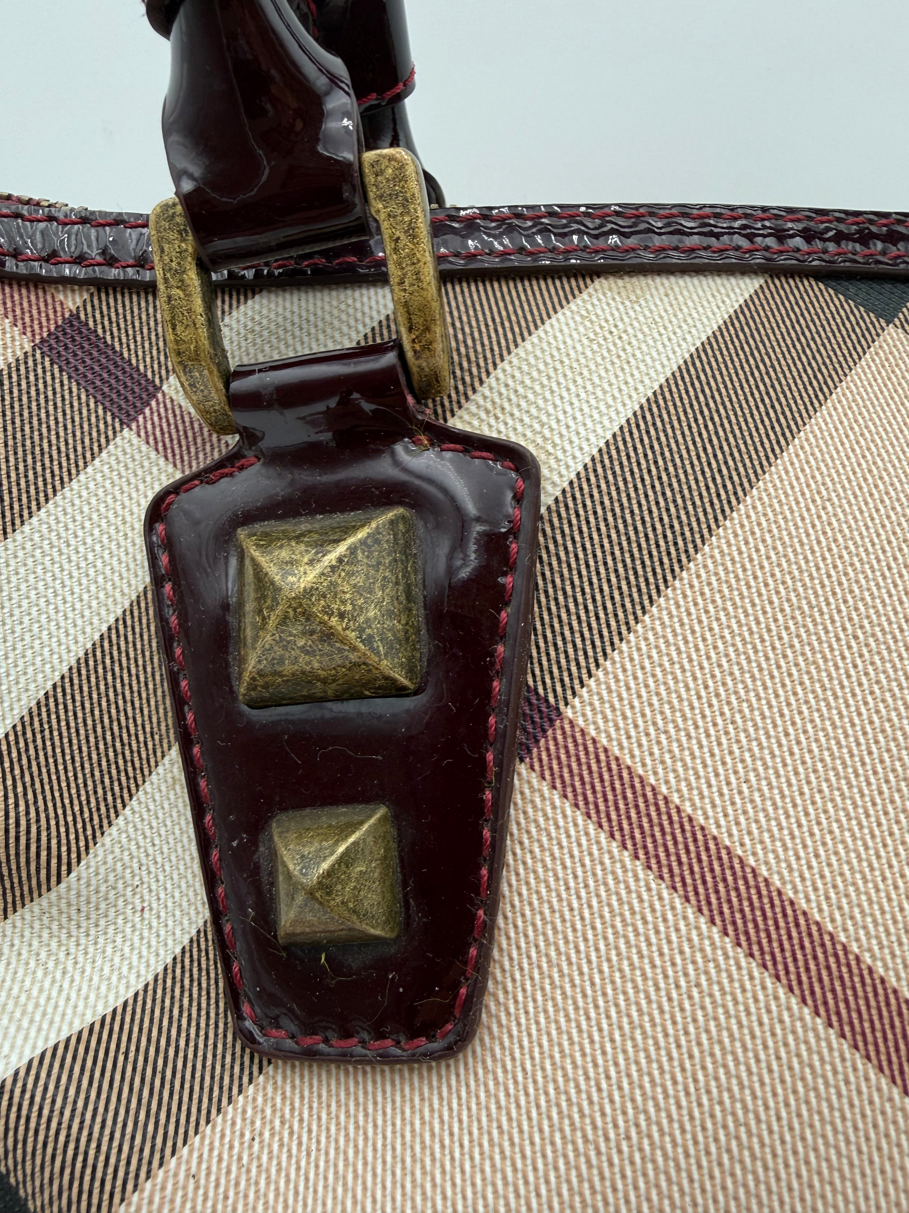Burberry Borsa Studded Bowling in Canvas House Check e Vernice Bordeaux - Mercatino di Ninni