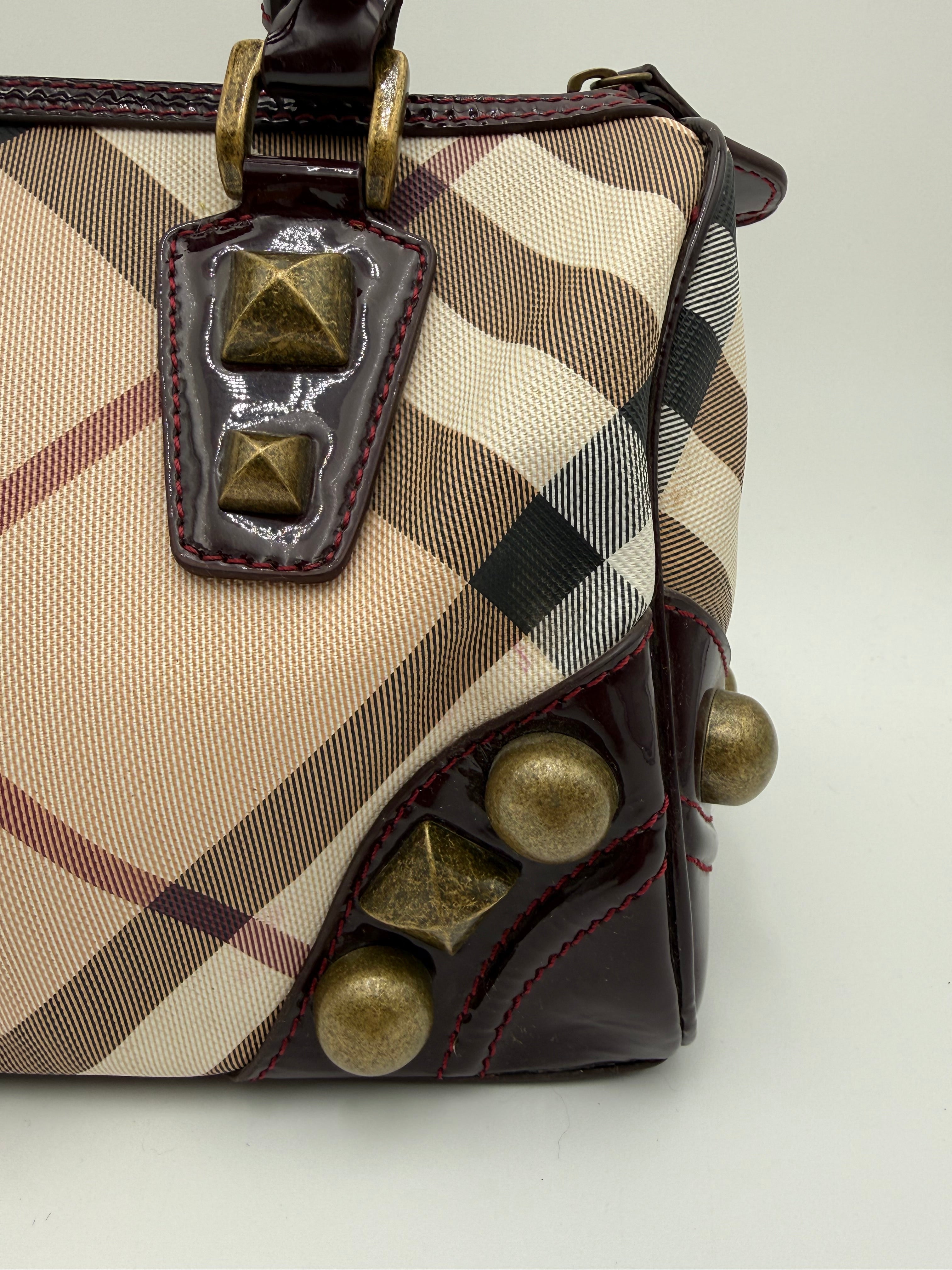 Burberry Borsa Studded Bowling in Canvas House Check e Vernice Bordeaux - Mercatino di Ninni