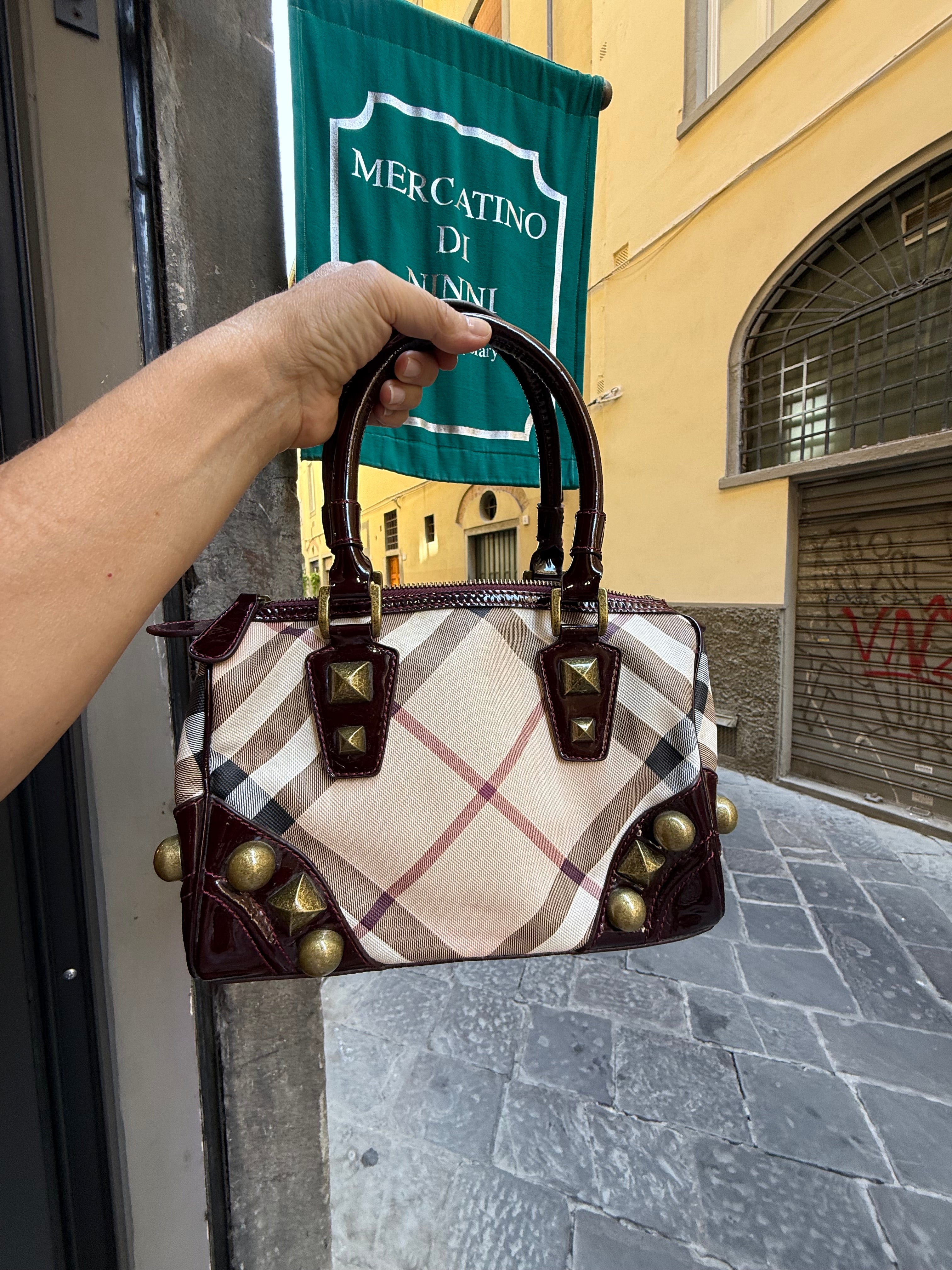 Burberry Borsa Studded Bowling in Canvas House Check e Vernice Bordeaux - Mercatino di Ninni