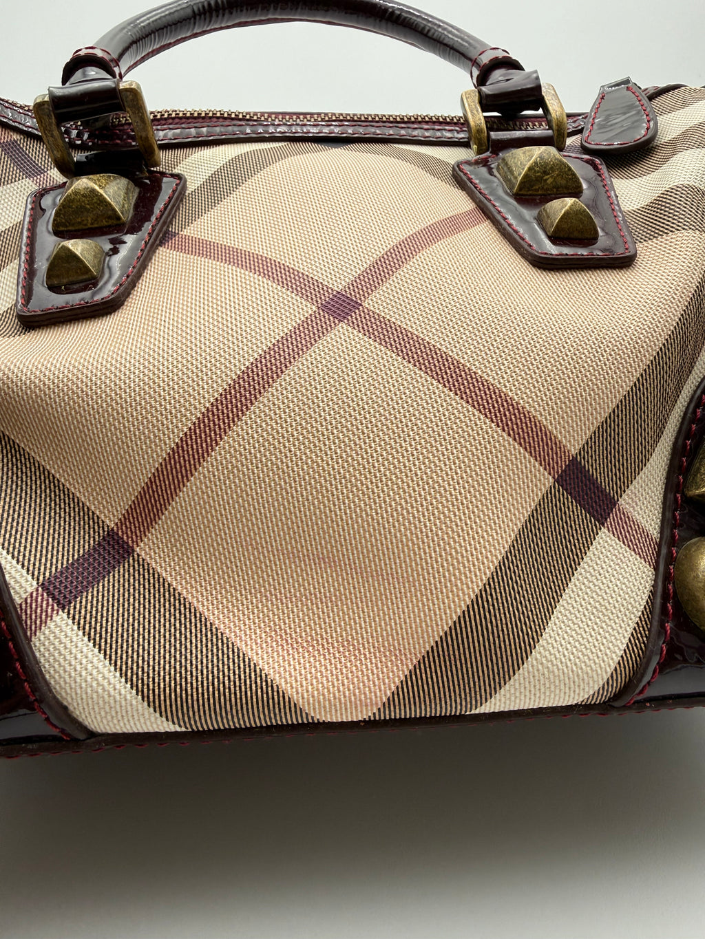 Burberry Borsa Studded Bowling in Canvas House Check e Vernice Bordeaux - Mercatino di Ninni