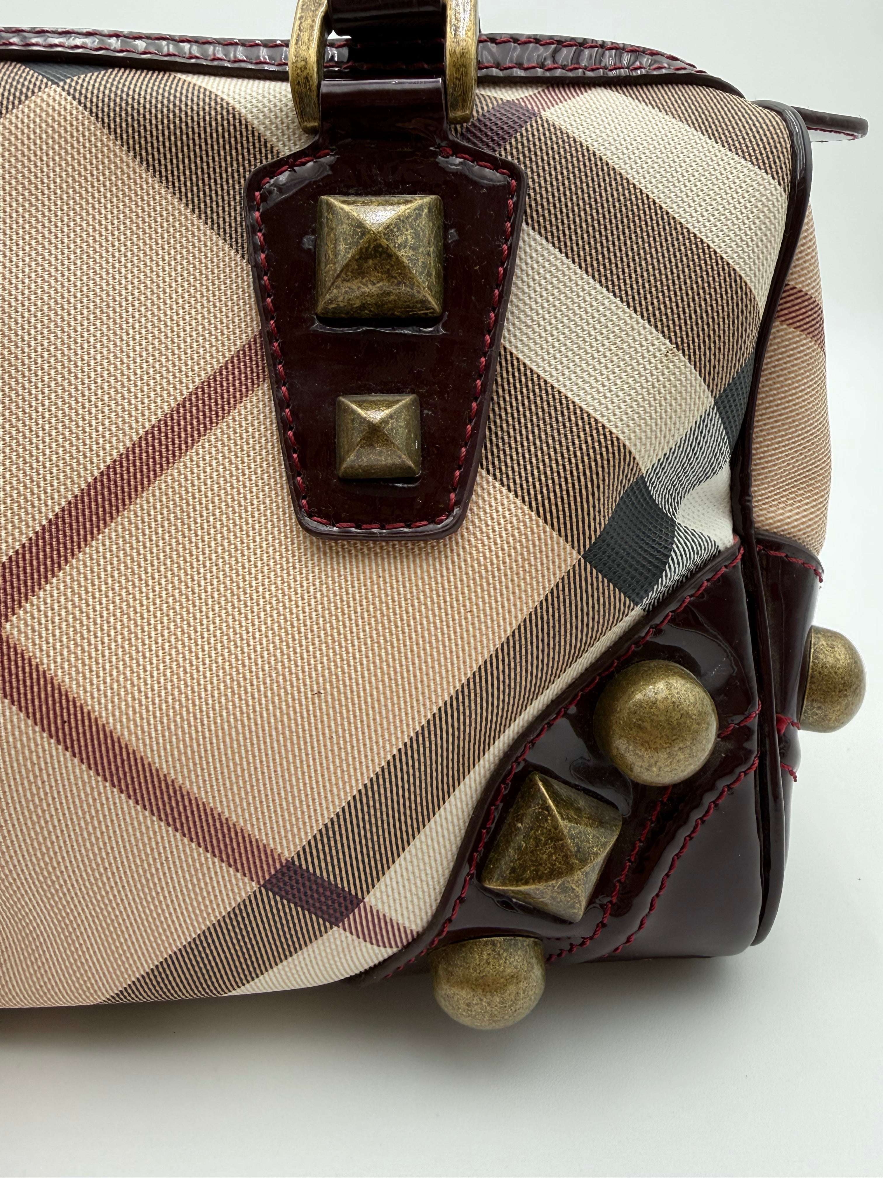 Burberry Borsa Studded Bowling in Canvas House Check e Vernice Bordeaux - Mercatino di Ninni