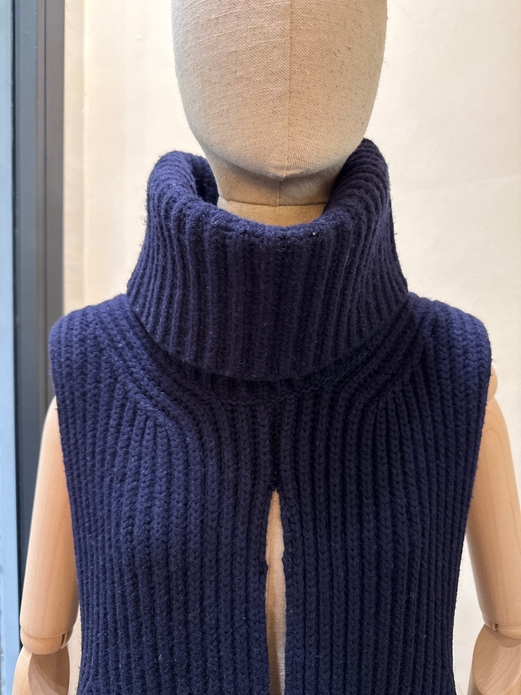 Céline Caban in Maglia e Pelle Blu Navy - Mercatino di Ninni