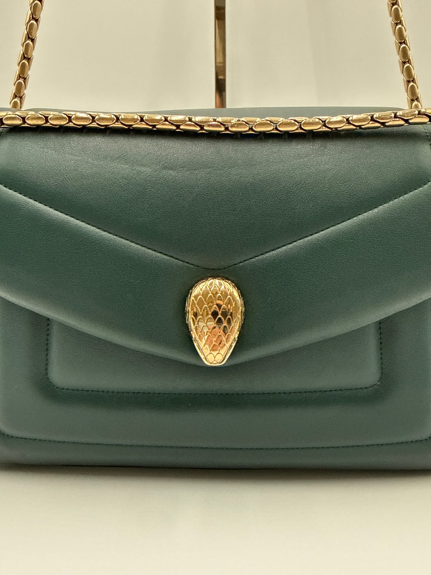 Bulgari Serpenti Borsa Reverse in Pelle di Vitello Smeraldo