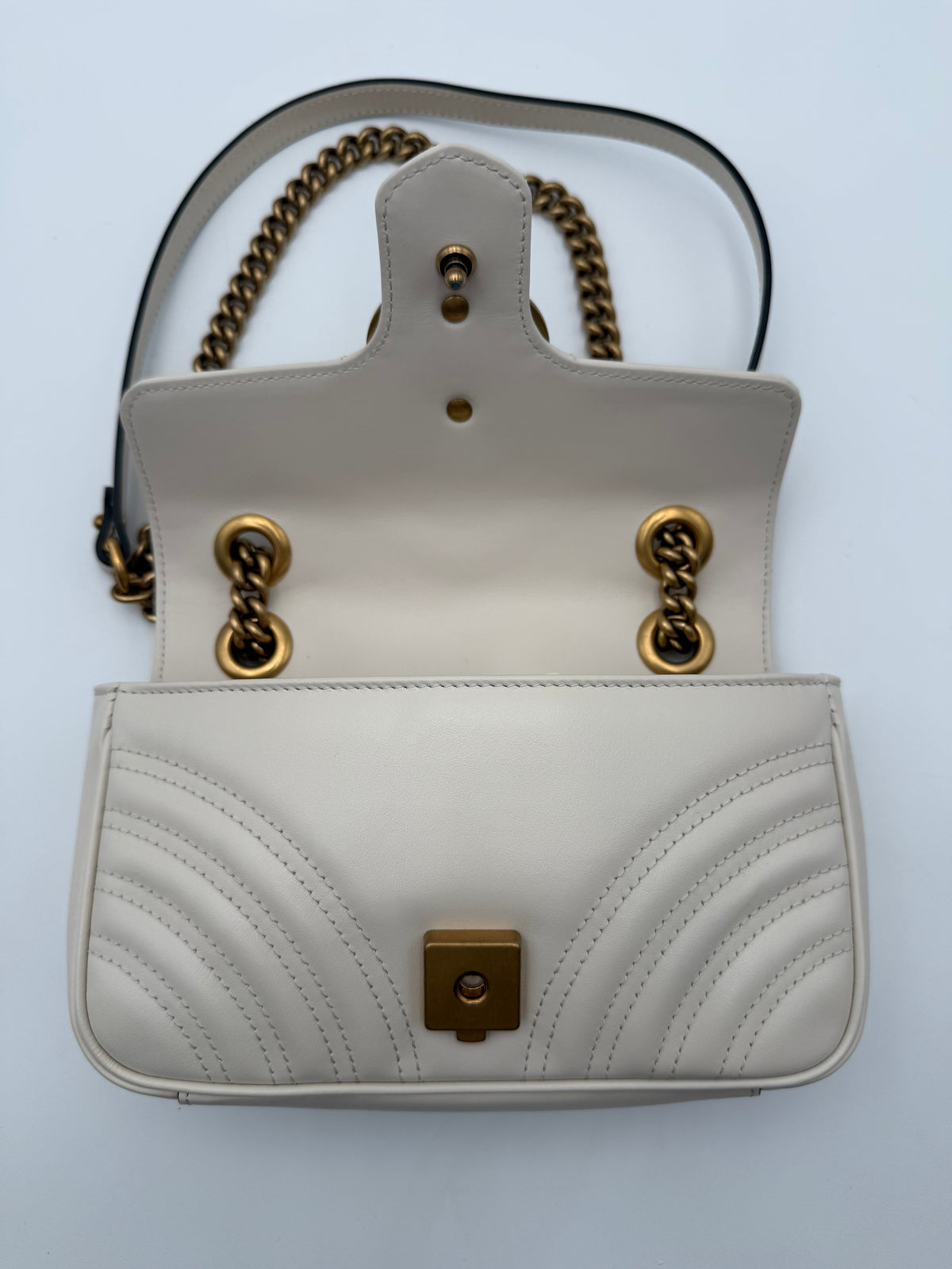 Borsa a Tracolla Gucci Marmont in Pelle Matelassè Small -Bianco Panna