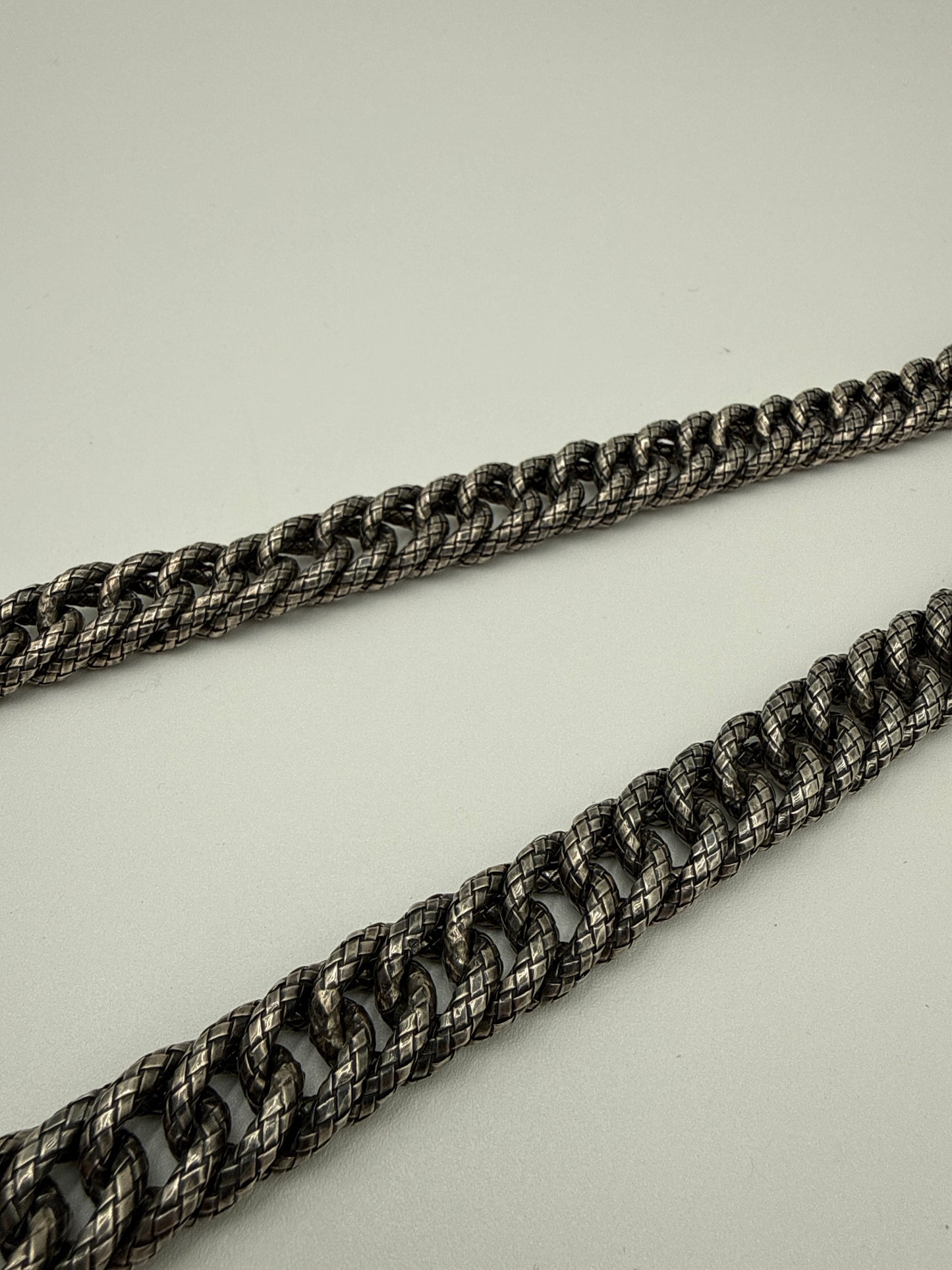 Bottega Veneta Collana intrecciato in Argento Ossidato con Medaglioni