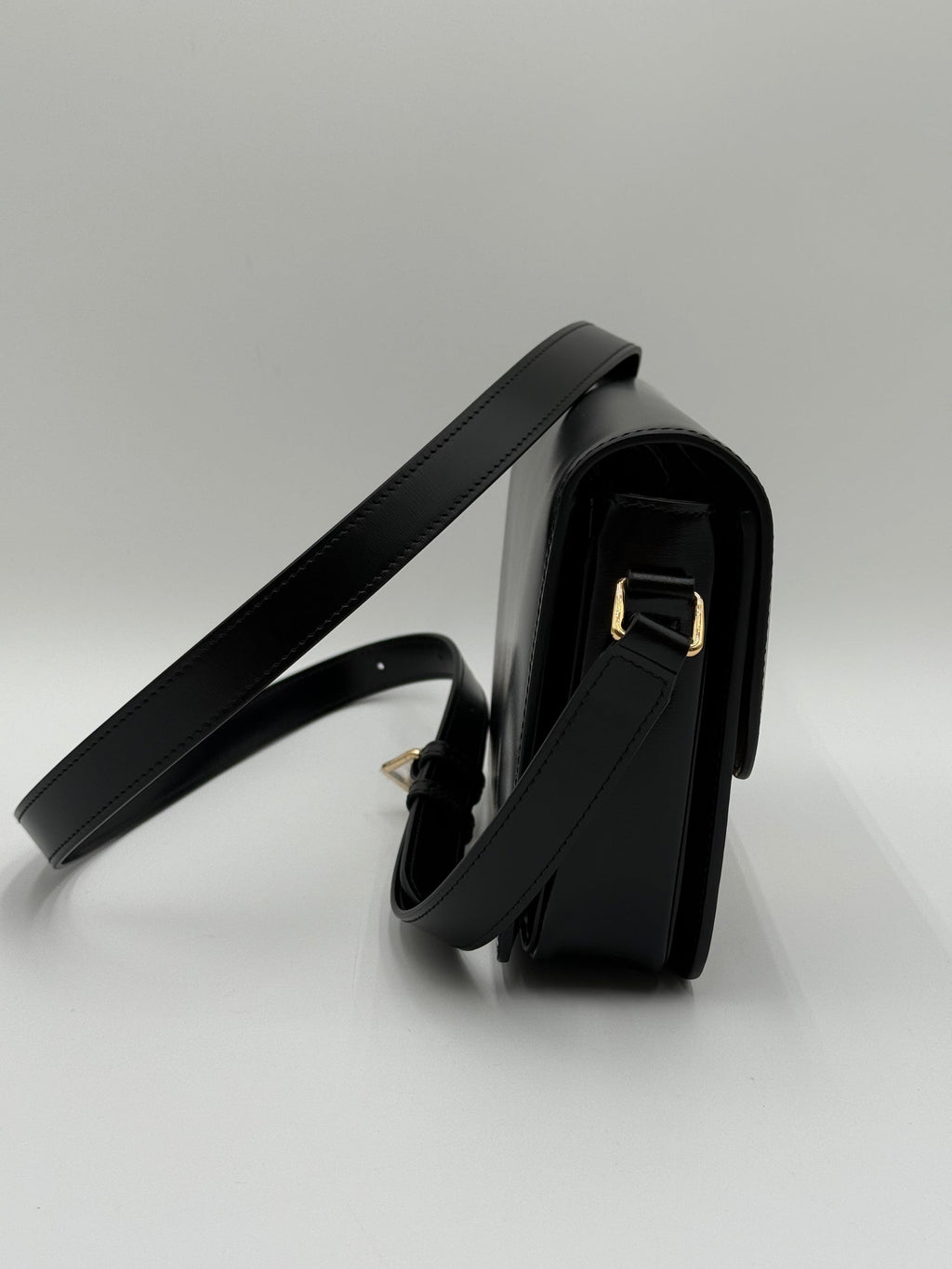 Celine Borsa Triompe Medium con Tracolla in Pelle Nera