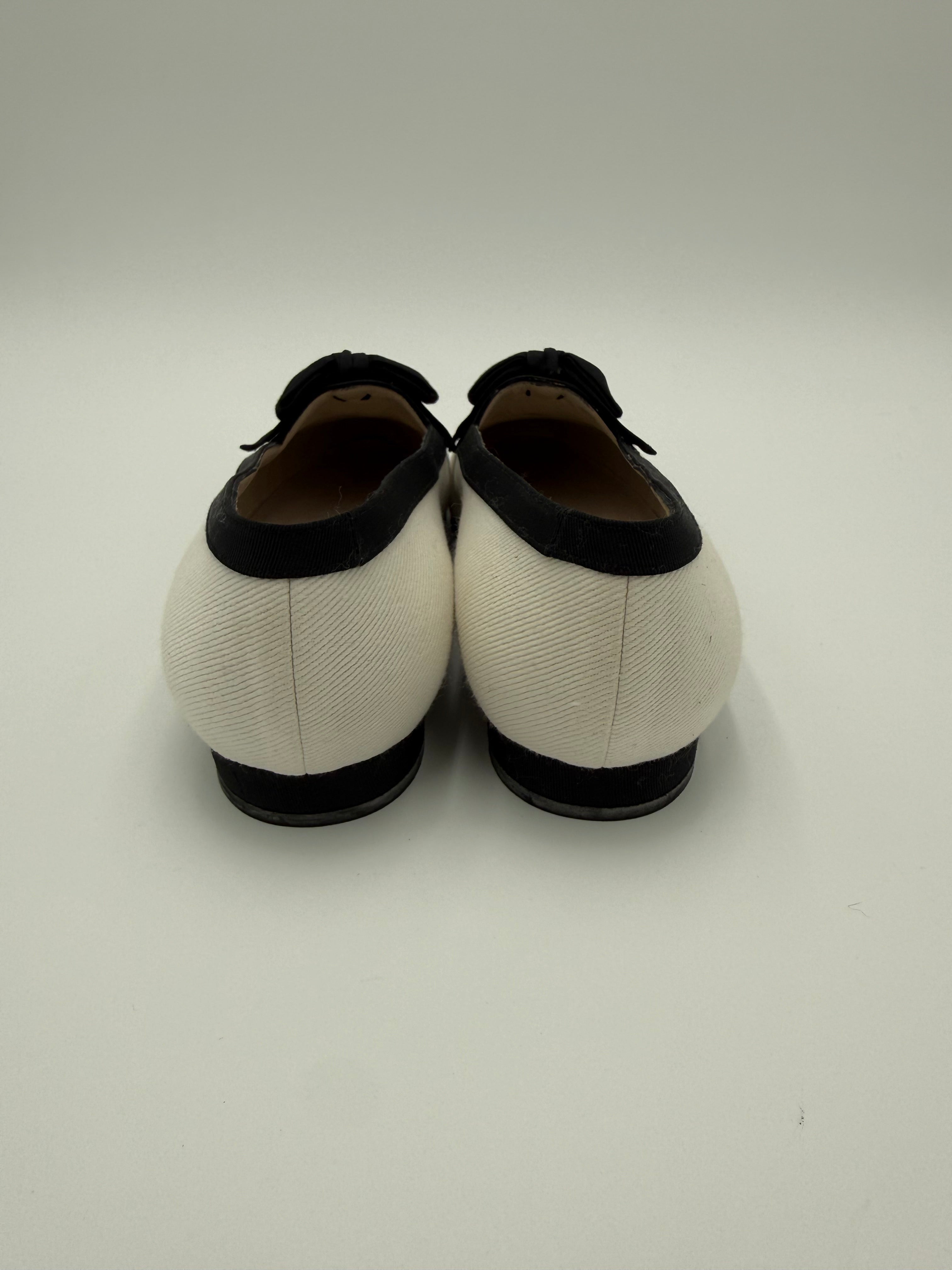 Chanel Vintage Ballerinas in Two-Tone Black and White Fabric