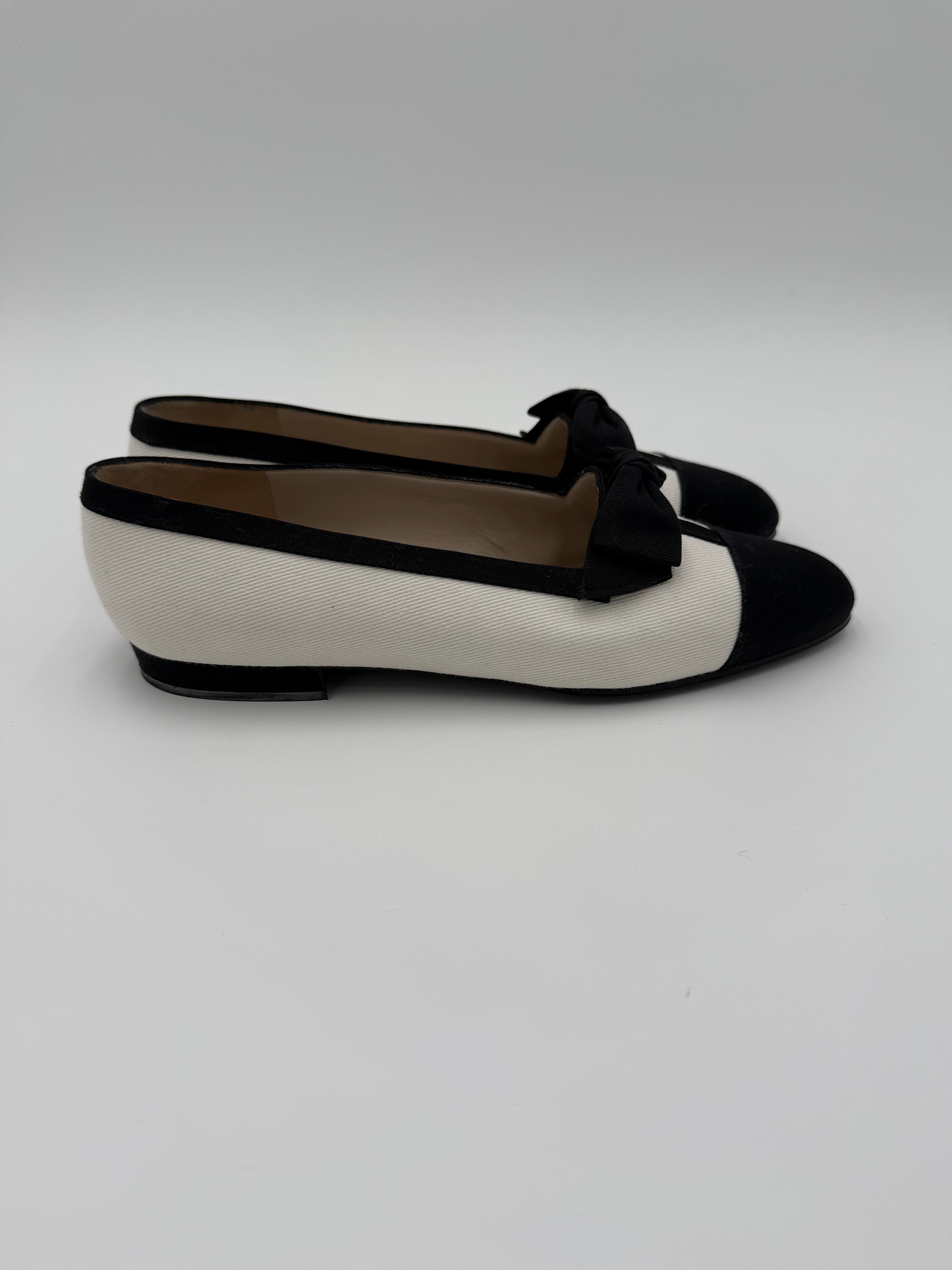 Chanel Vintage Ballerinas in Two-Tone Black and White Fabric