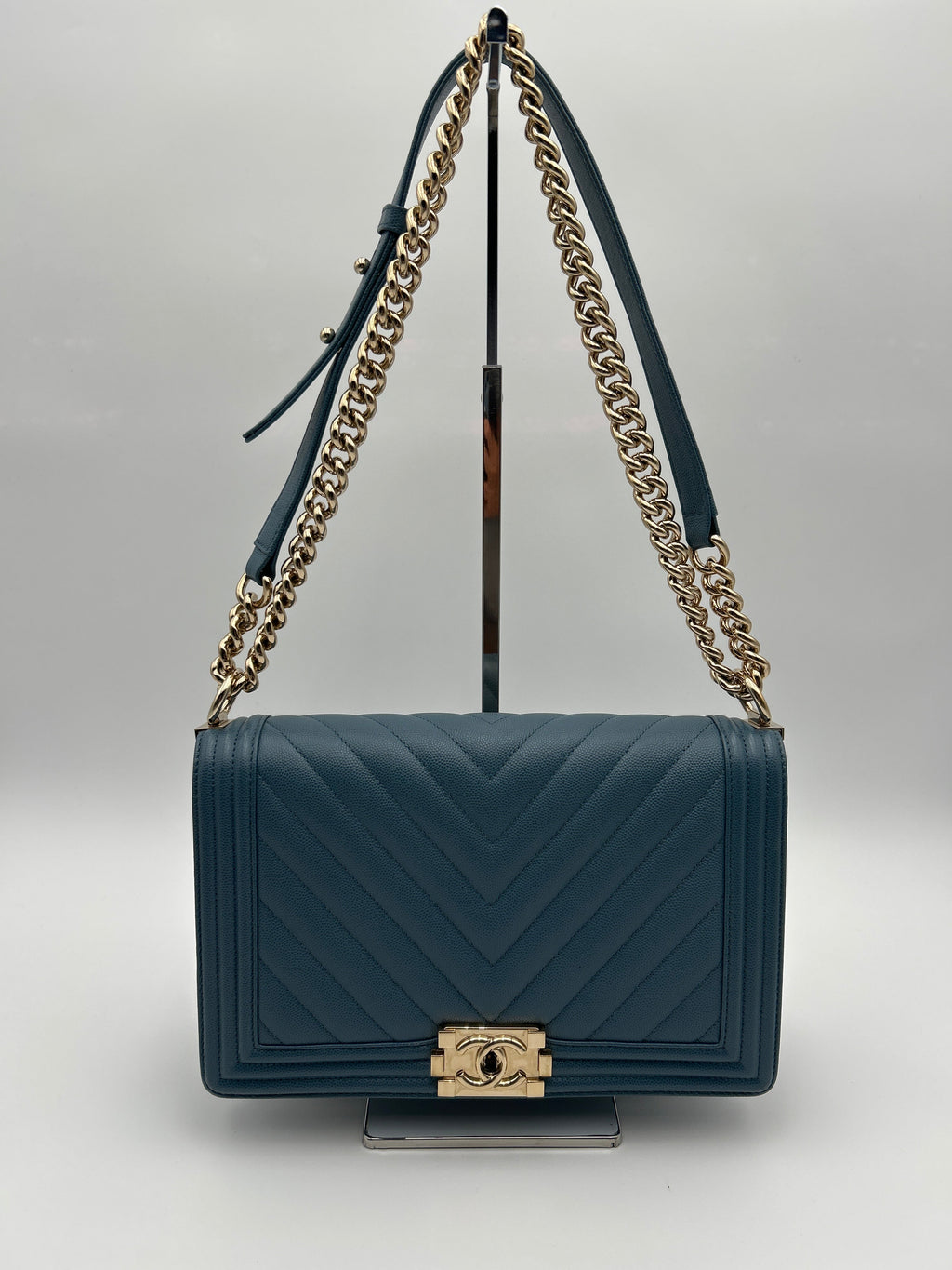 Chanel Borsa Boy Pelle Caviar Blu Chanel