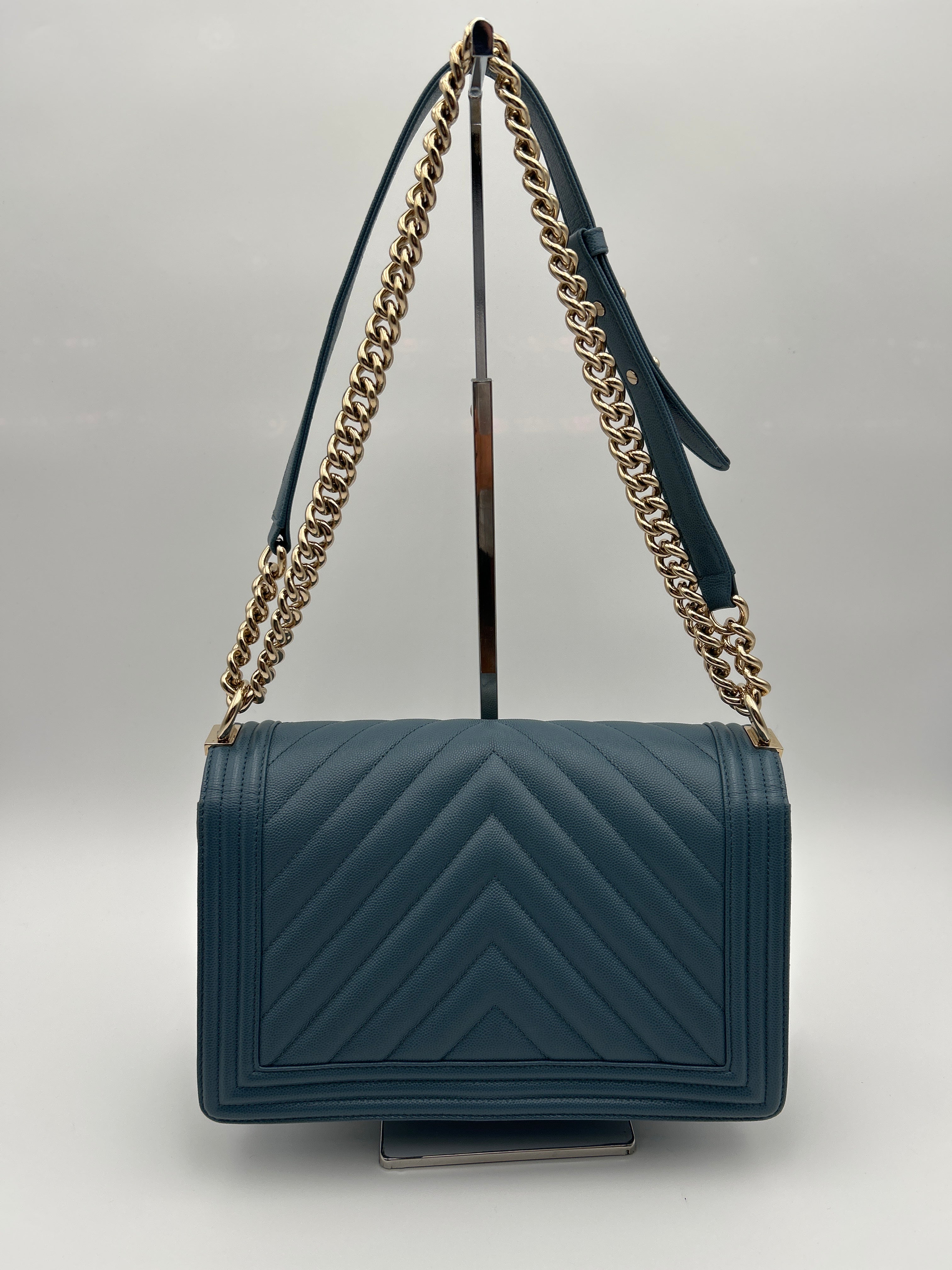 Chanel Borsa Boy Pelle Caviar Blu Chanel