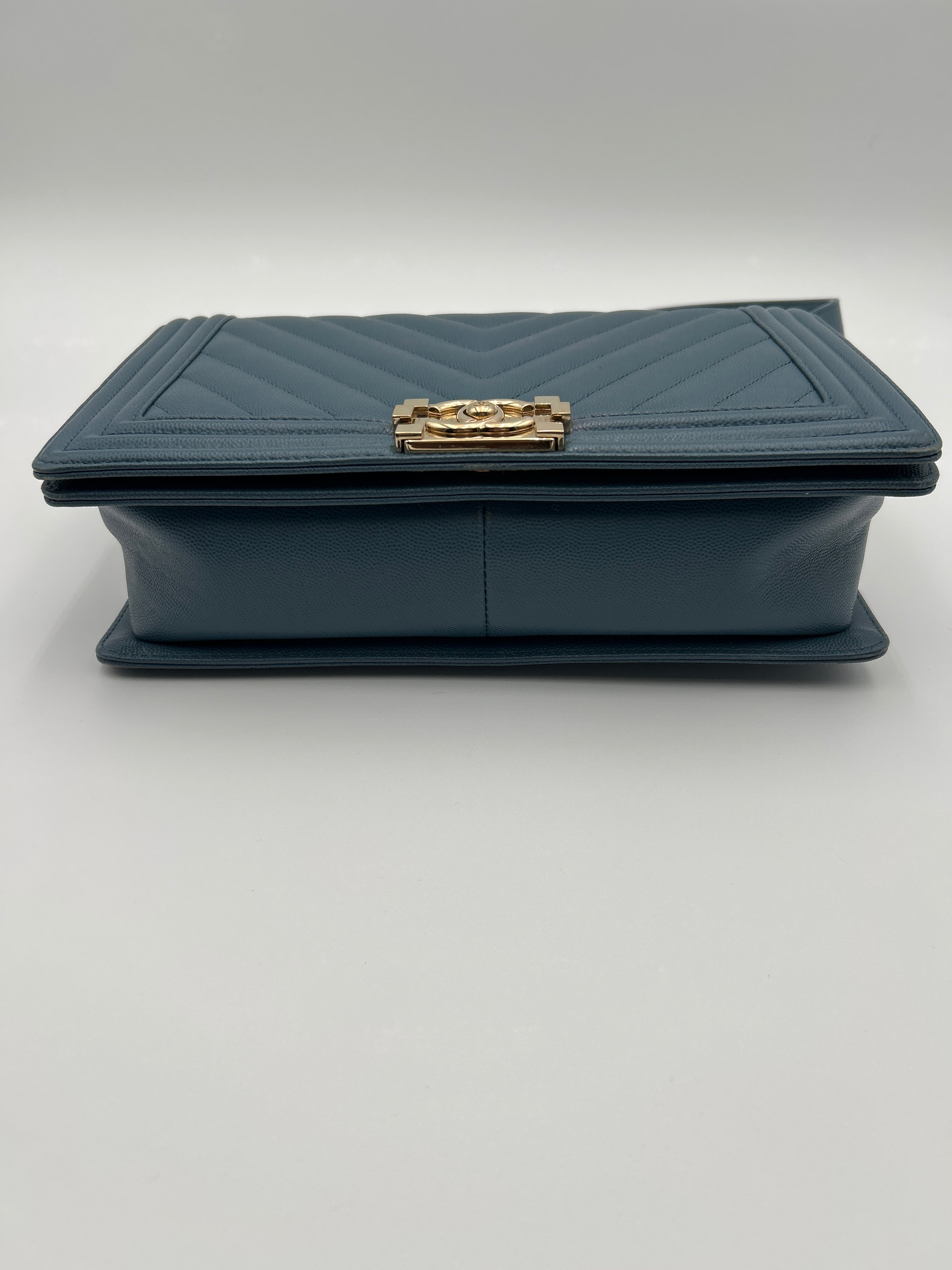 Chanel Borsa Boy Pelle Caviar Blu Chanel