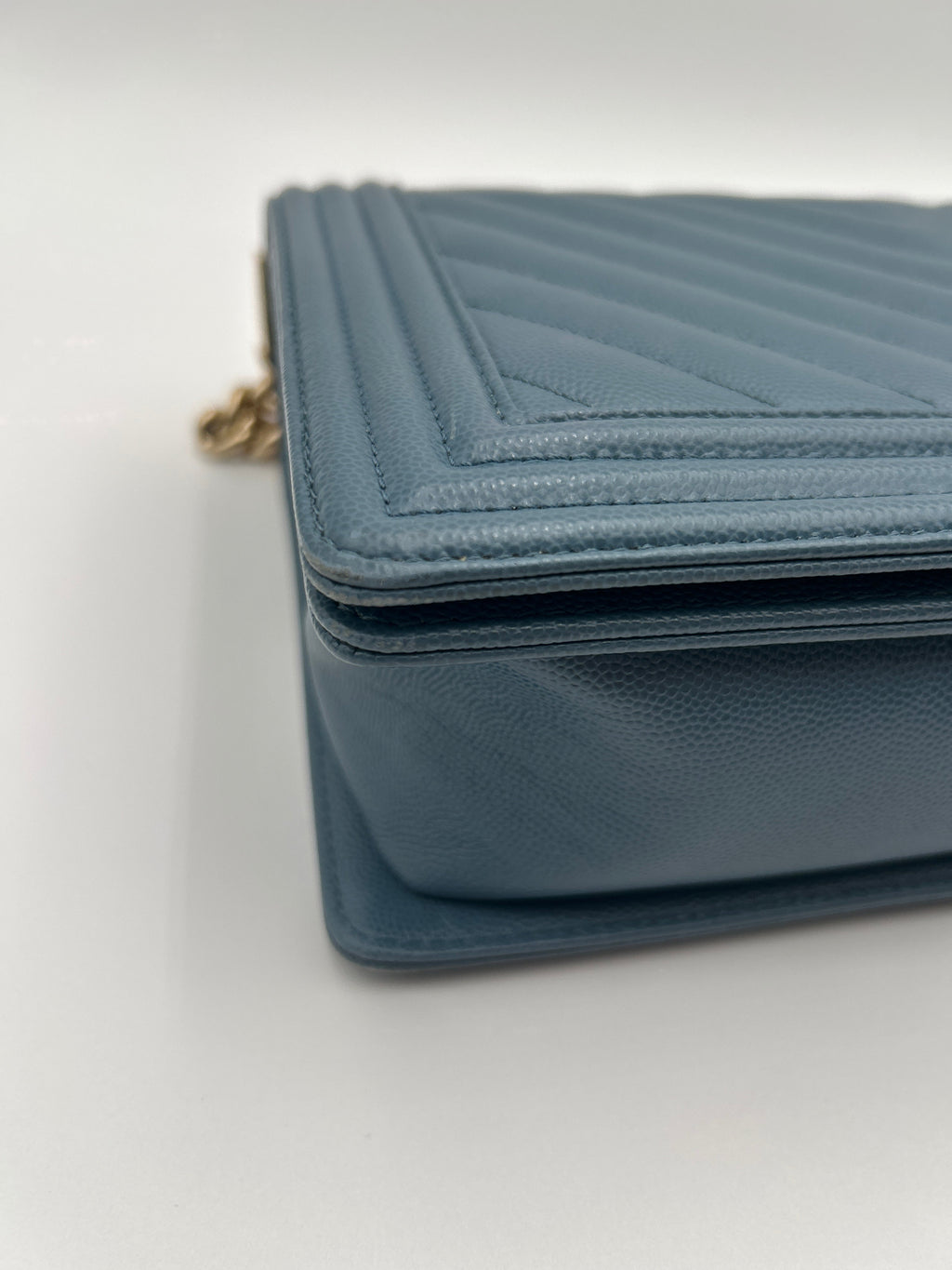 Chanel Borsa Boy Pelle Caviar Blu Chanel