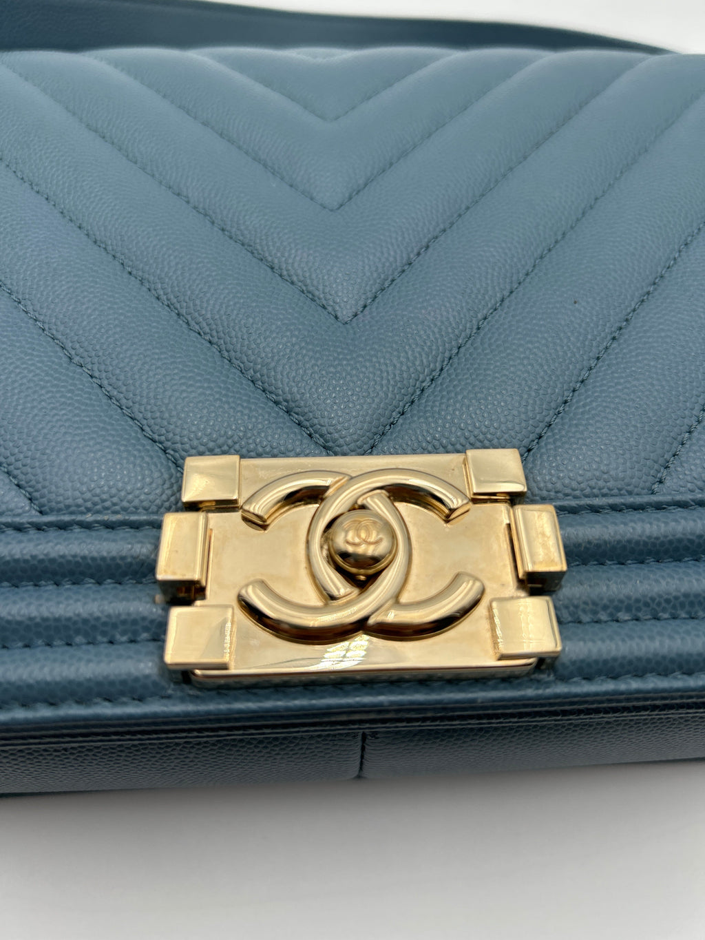 Chanel Borsa Boy Pelle Caviar Blu Chanel