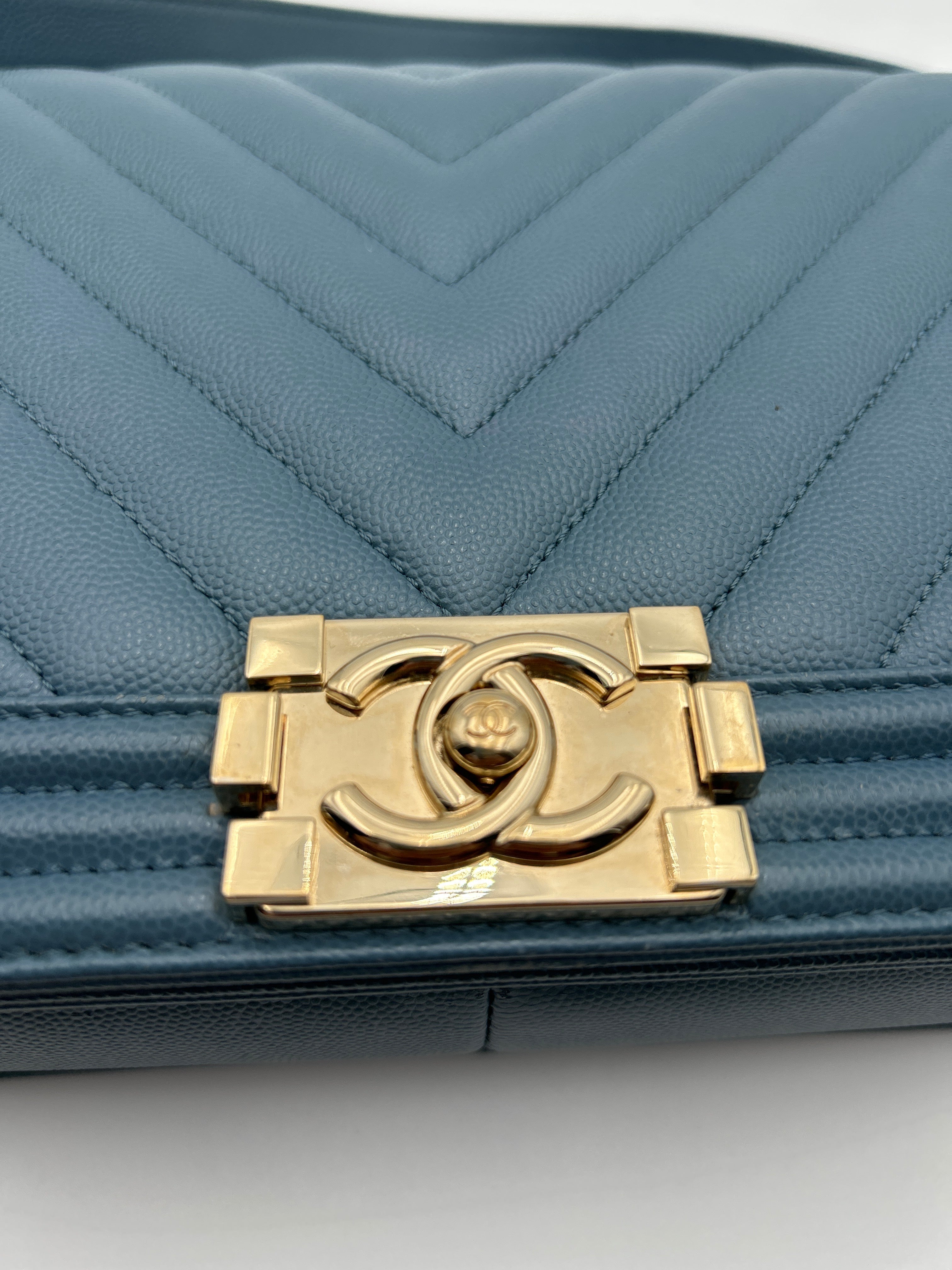 Chanel Borsa Boy Pelle Caviar Blu Chanel