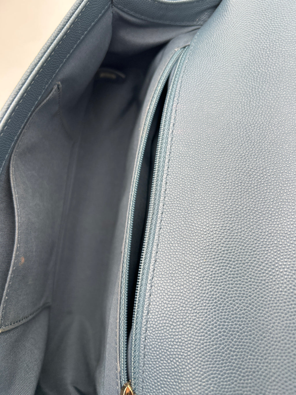 Chanel Borsa Boy Pelle Caviar Blu Chanel