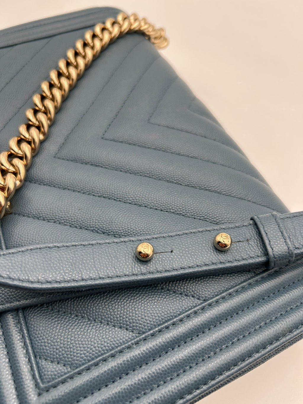 Chanel Borsa Boy Pelle Caviar Blu Chanel