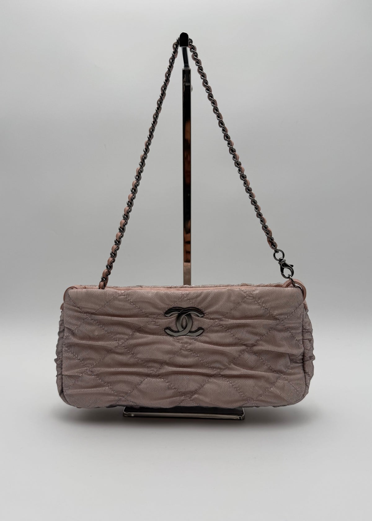 Chanel Borsa Matelassè Plissè in Tessuto Rosa Cipria - Mercatino di Ninni