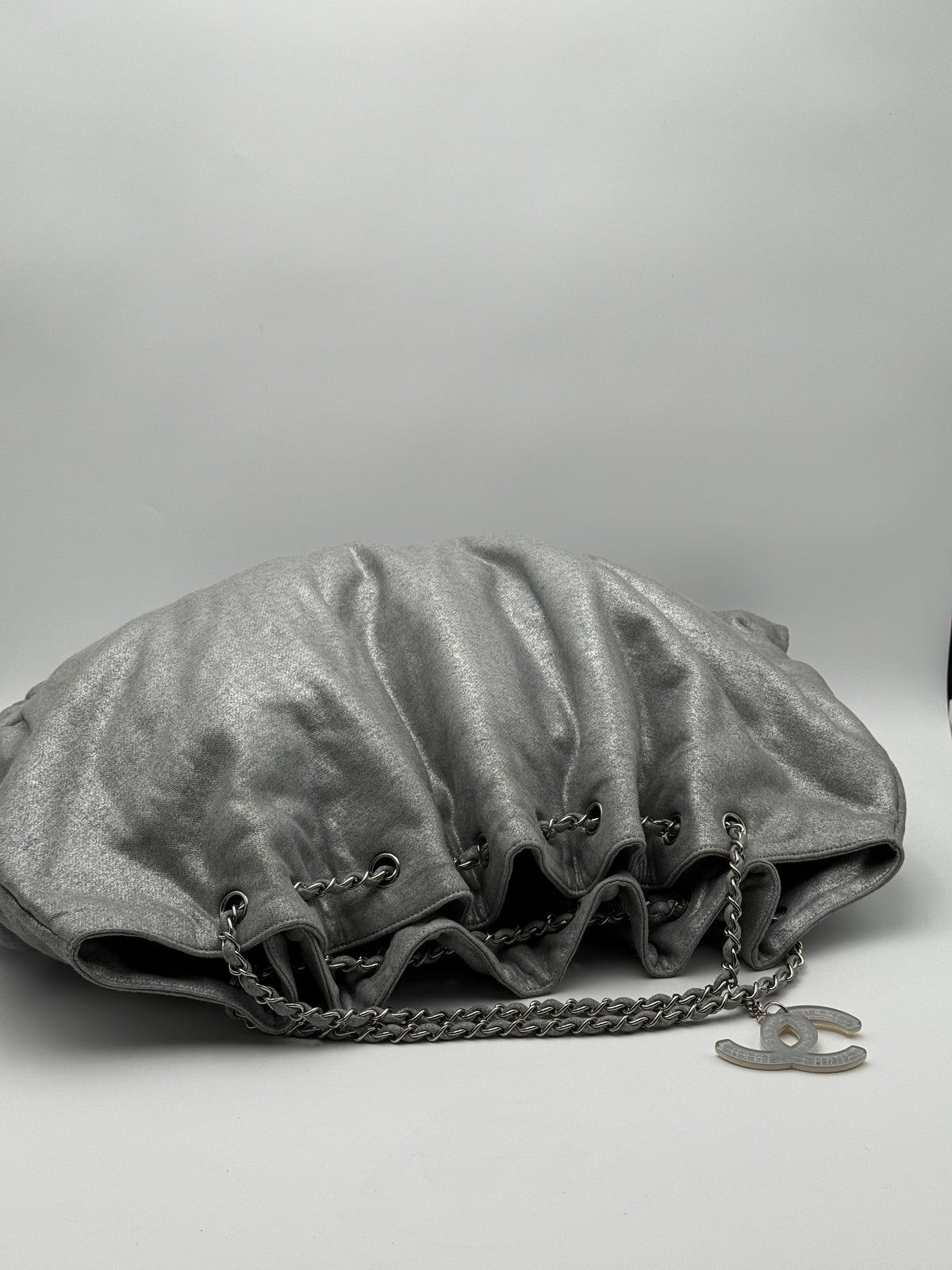 Chanel Borsa Shopping Tote in Tessuto Metallizzato Argento - Mercatino di Ninni