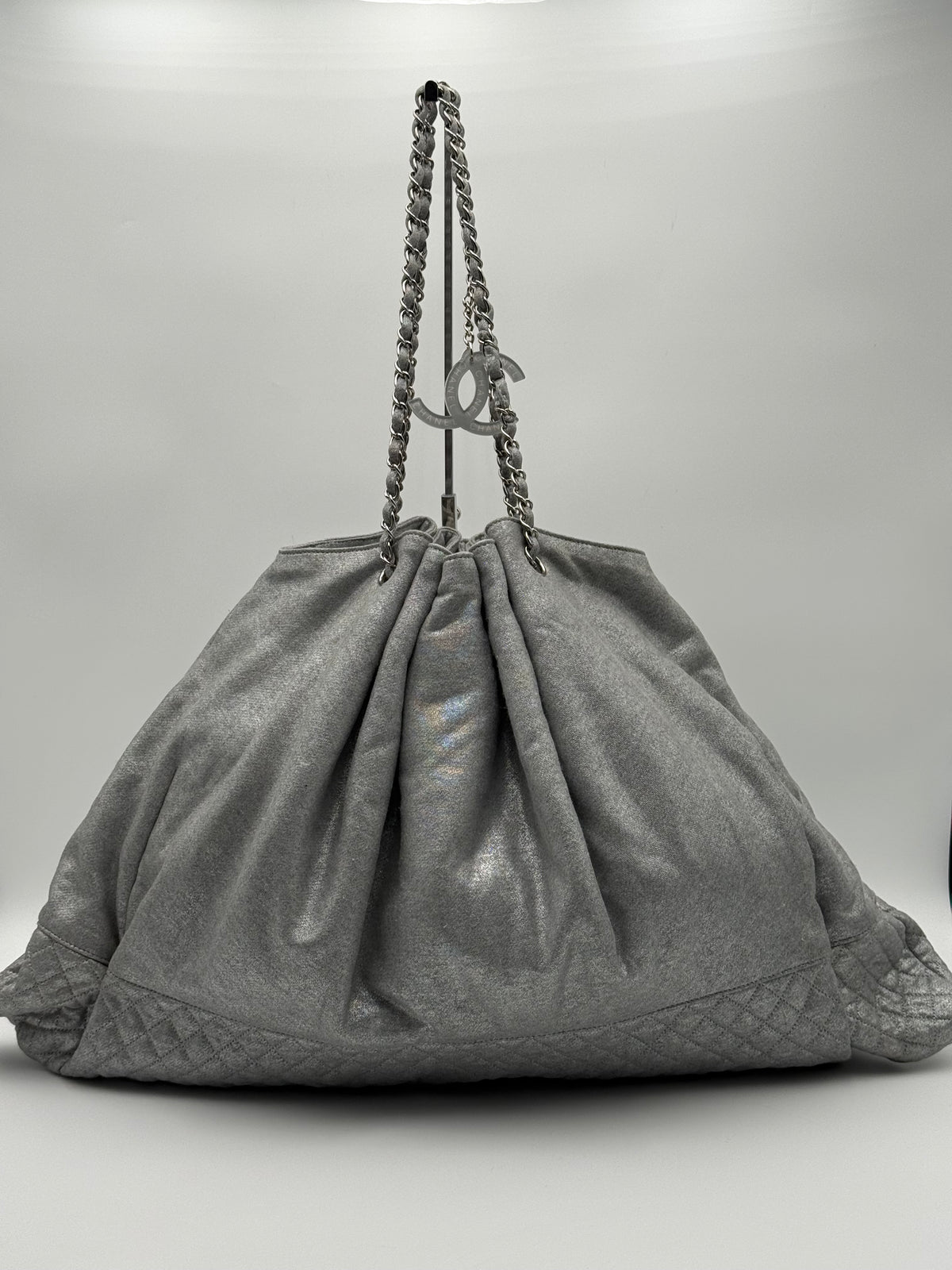 Chanel Borsa Shopping Tote in Tessuto Metallizzato Argento - Mercatino di Ninni