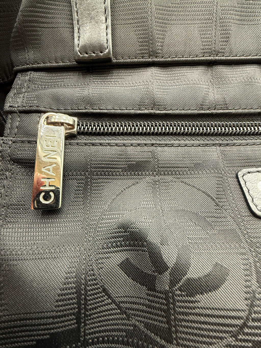 Chanel Borsa Tote Vintage in Tela e Pelle Nera - Mercatino di Ninni