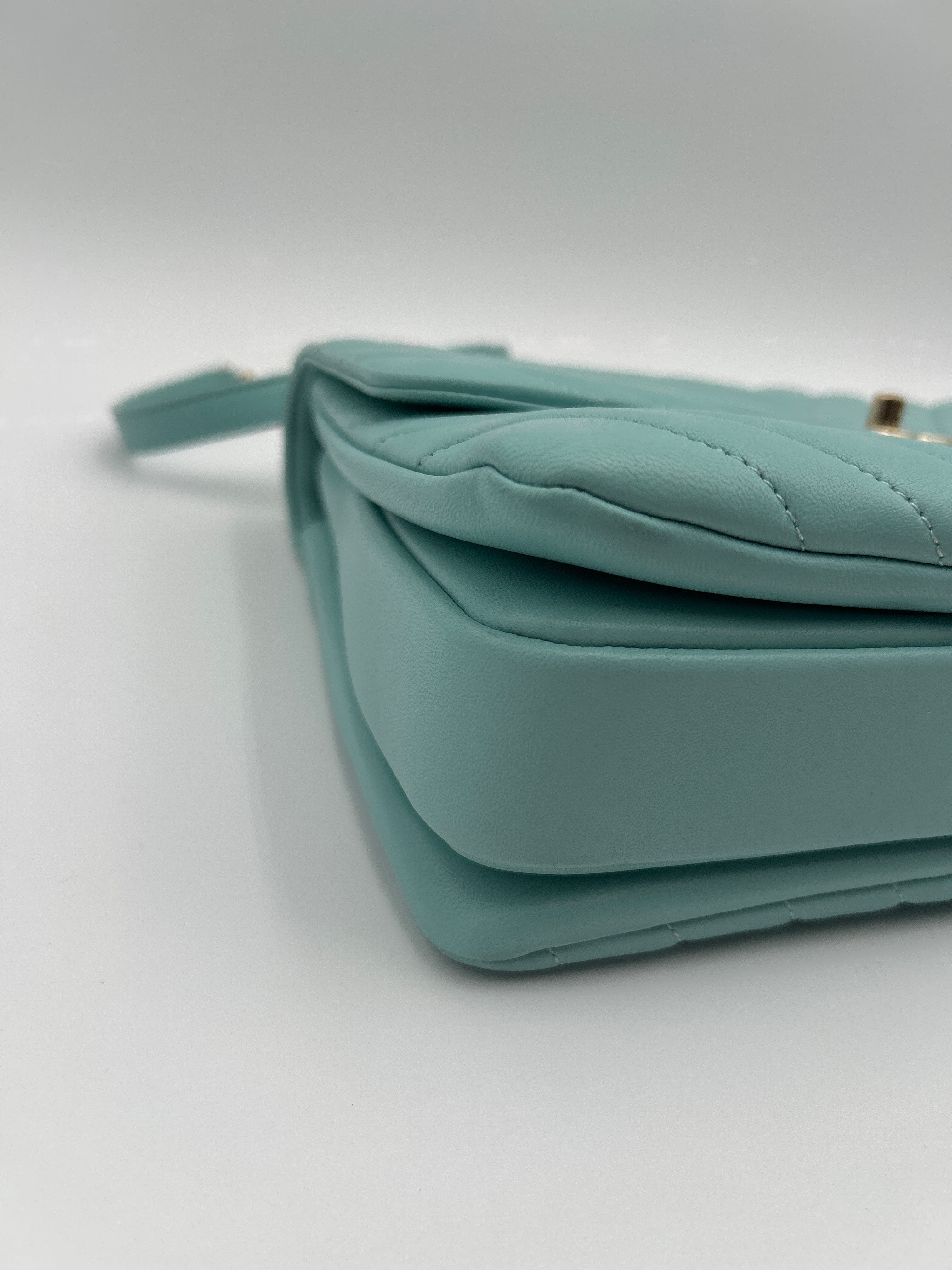 Chanel Coco Handle Borsa in Pelle di Agnello Celeste Chanel