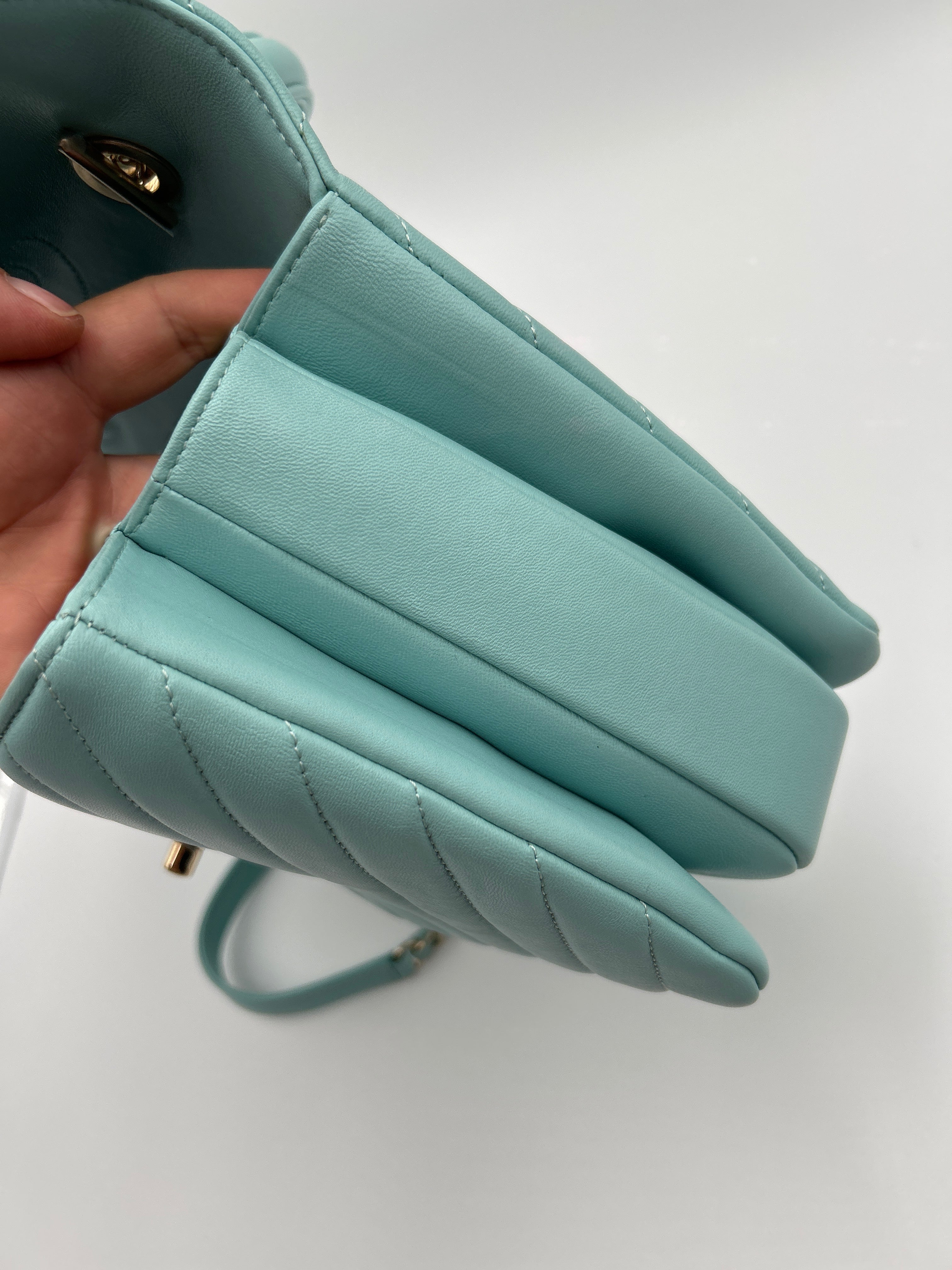 Chanel Coco Handle Borsa in Pelle di Agnello Celeste Chanel