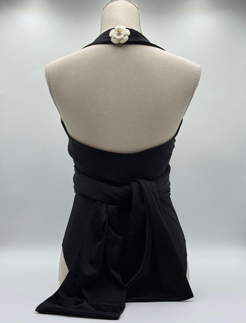 Chanel Costume Intero Vintage by Karl Lagerfeld con Camelia Nero - Mercatino di Ninni