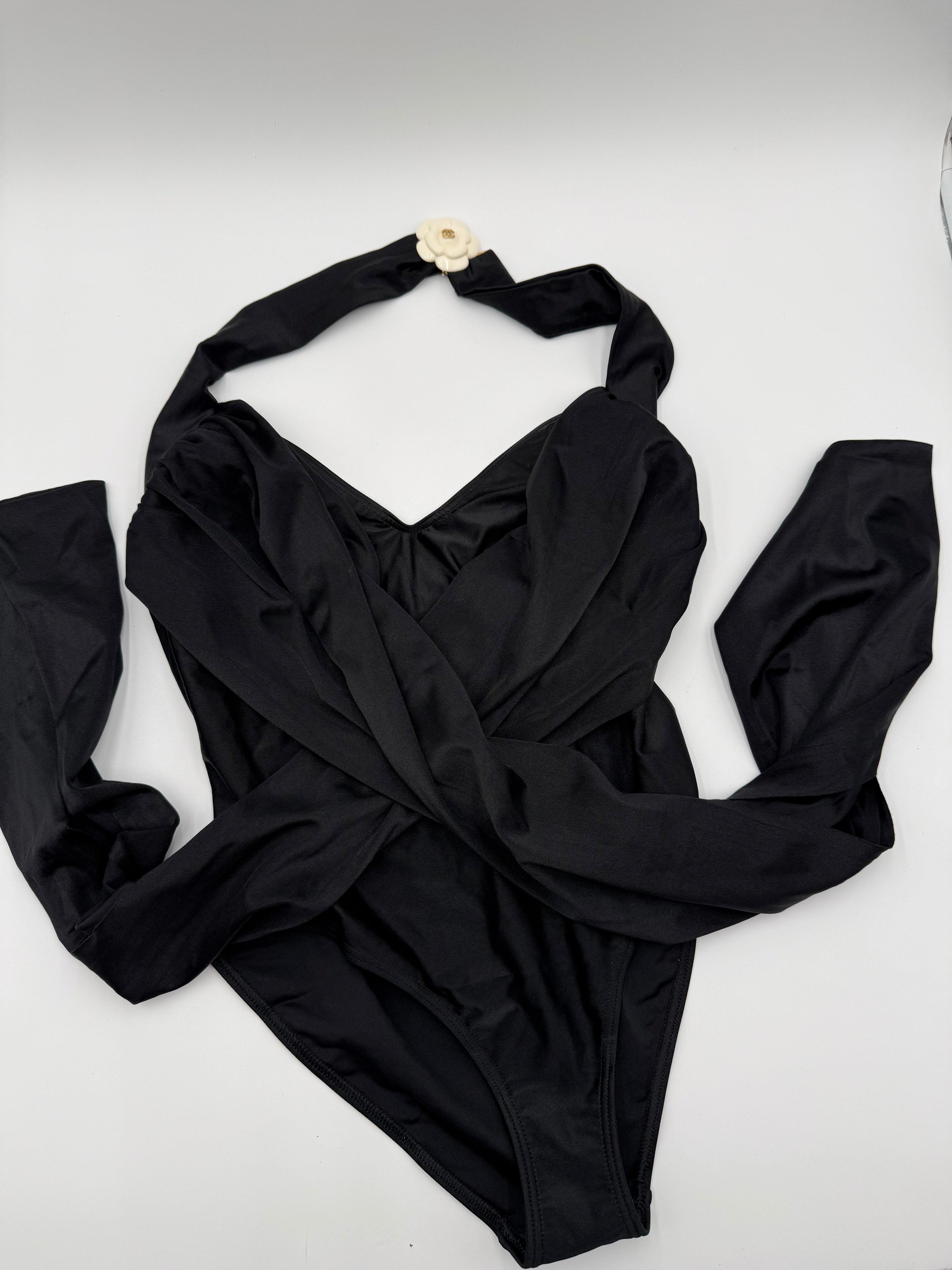 Chanel Costume Intero Vintage by Karl Lagerfeld con Camelia Nero - Mercatino di Ninni