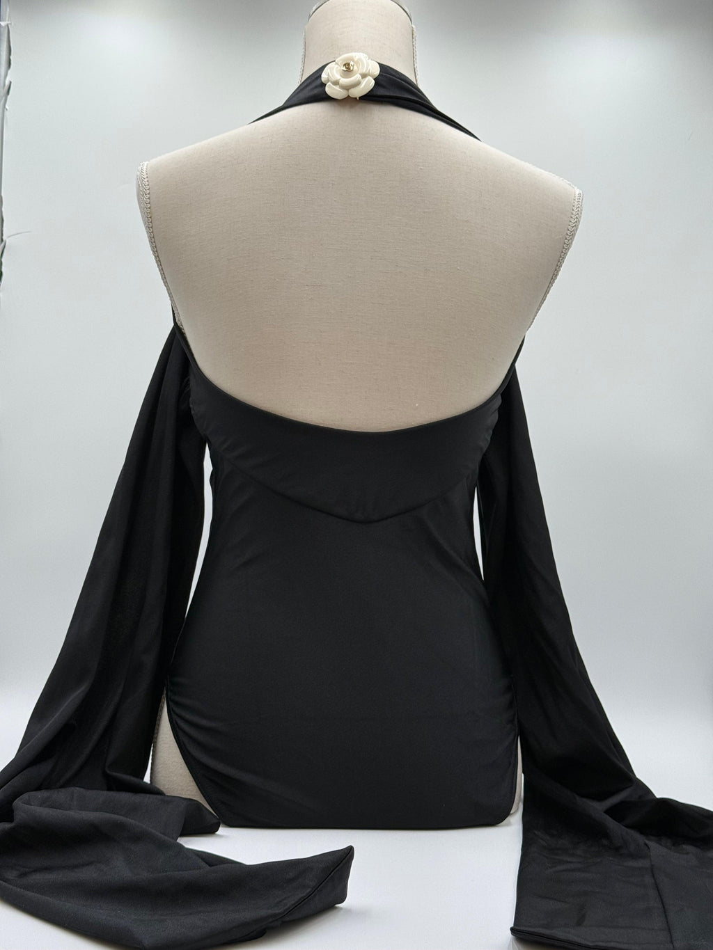 Chanel Costume Intero Vintage by Karl Lagerfeld con Camelia Nero - Mercatino di Ninni