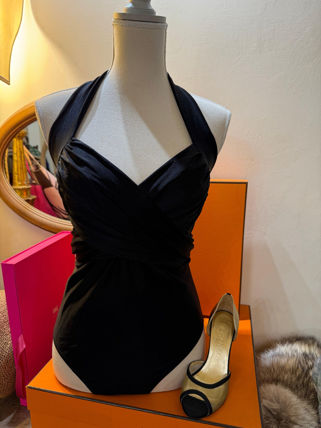 Chanel Costume Intero Vintage by Karl Lagerfeld con Camelia Nero - Mercatino di Ninni