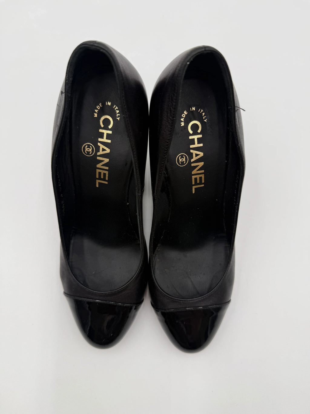 Chanel Décollété Cap-Toe in Pelle e Vernice Nera - Mercatino di Ninni