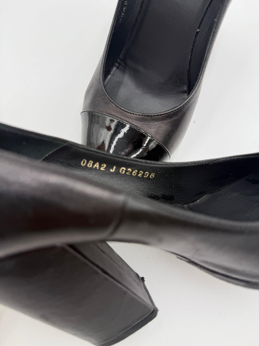 Chanel Décollété Cap-Toe in Pelle e Vernice Nera - Mercatino di Ninni