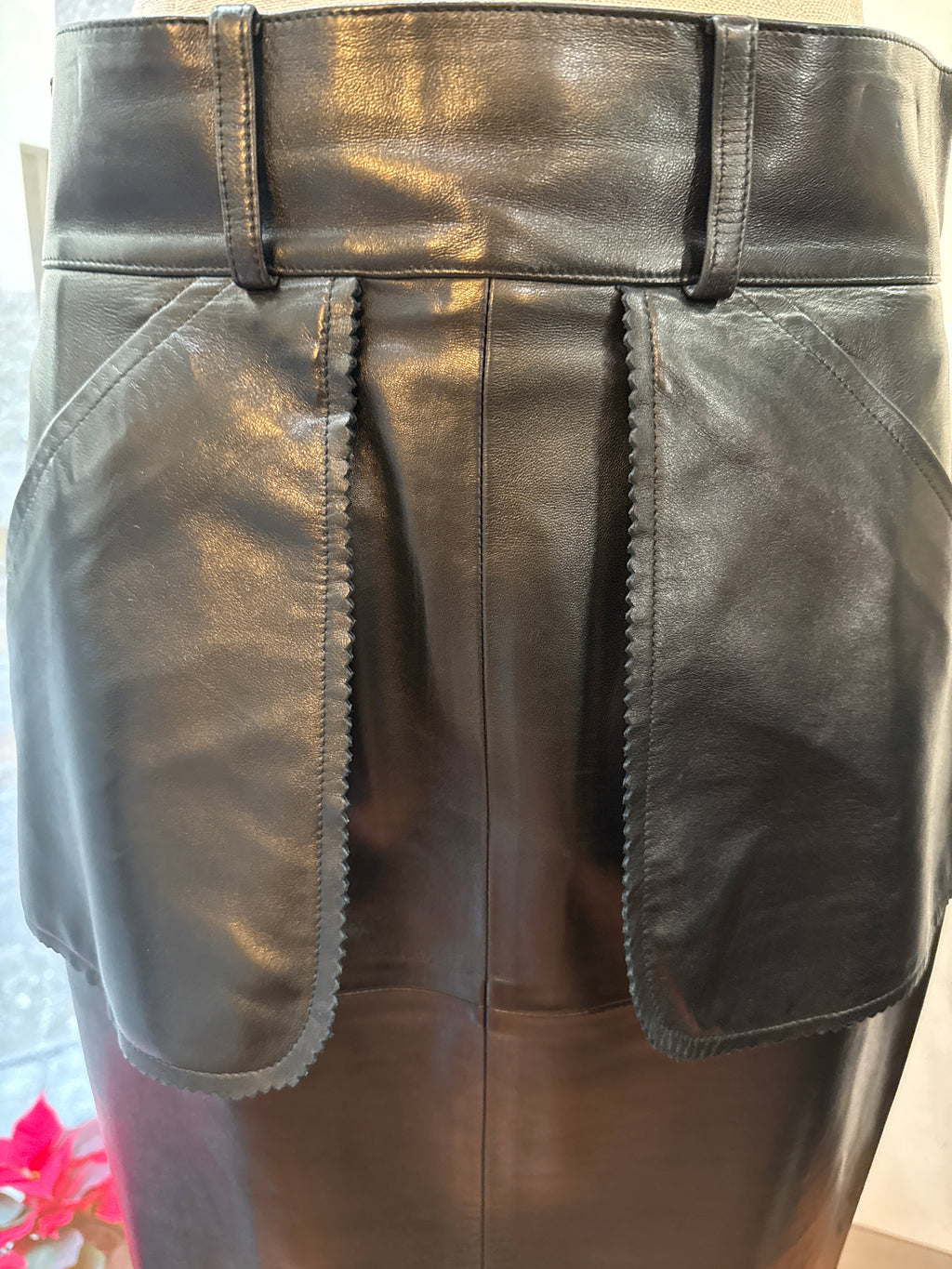 Chanel Gonna Midi in Pelle di Agnello Nera Vintage - Mercatino di Ninni