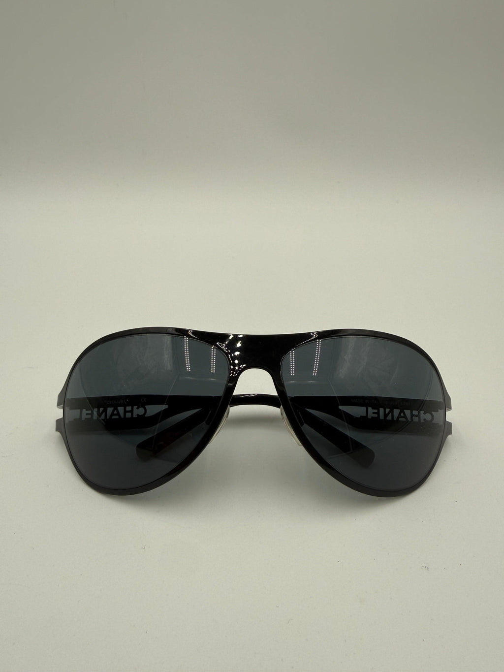 Chanel Occhiali da Sole Vintage Shield Logo Cut-out Neri - Mercatino di Ninni