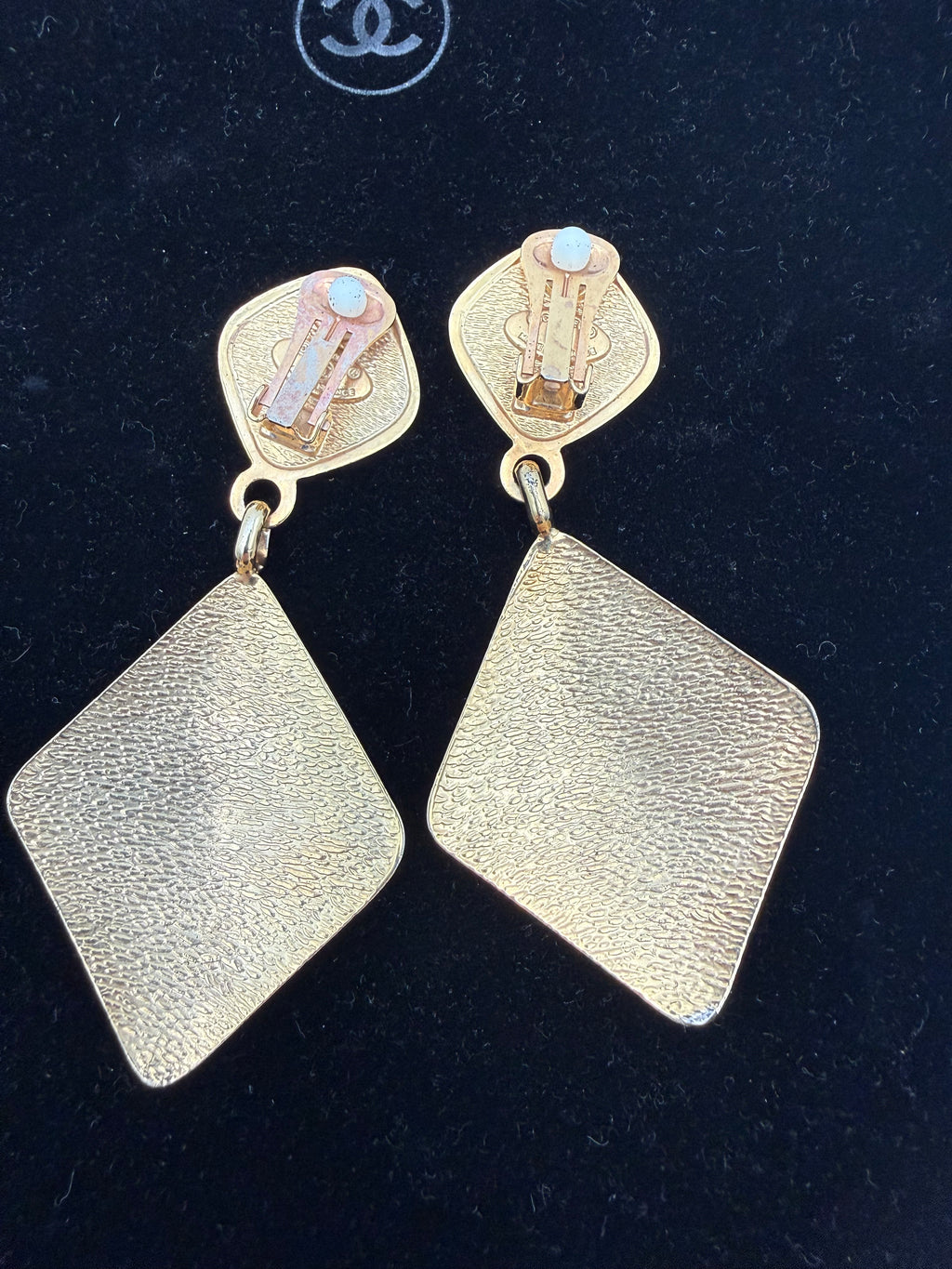 Chanel Orecchini Vintage a Rombo con Logo CC Placcati Oro - Mercatino di Ninni